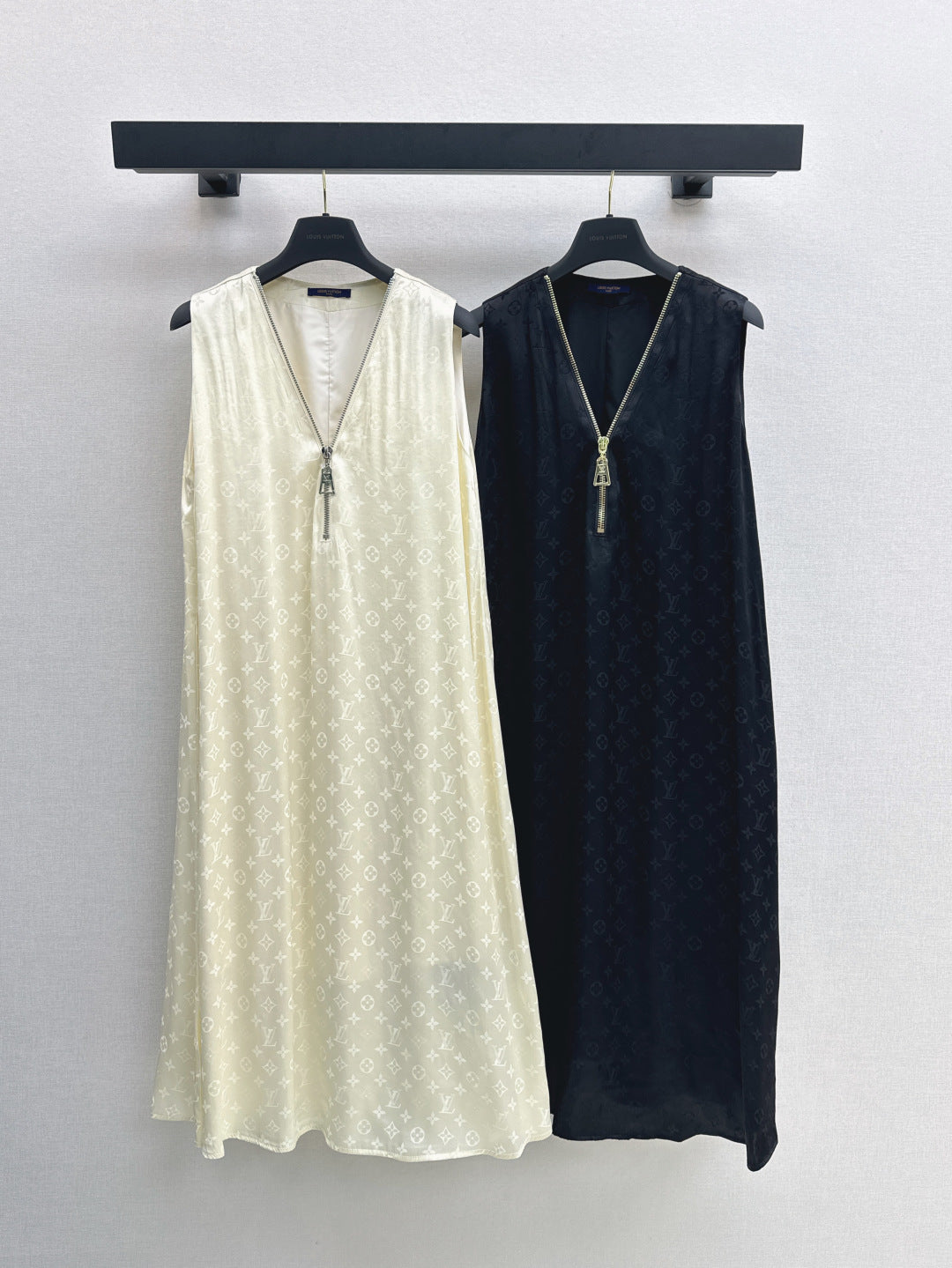 Loui* 25ss monogram zipper neckline dress