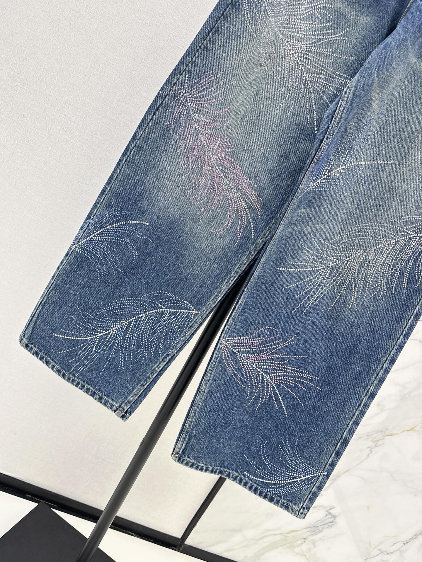 C*nel 25ss rhinestone feather motif jeans