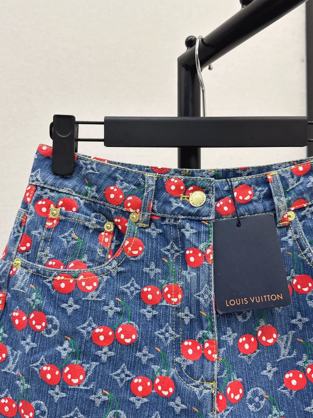 Loui* 25ss monogram cherry jacquard denim shorts