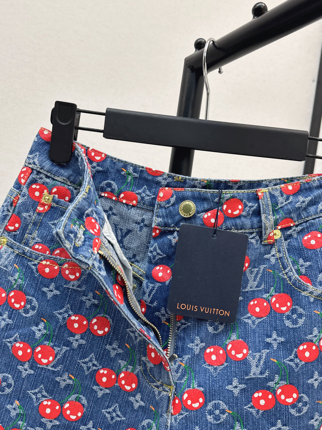 Loui* 25ss monogram cherry jacquard denim shorts