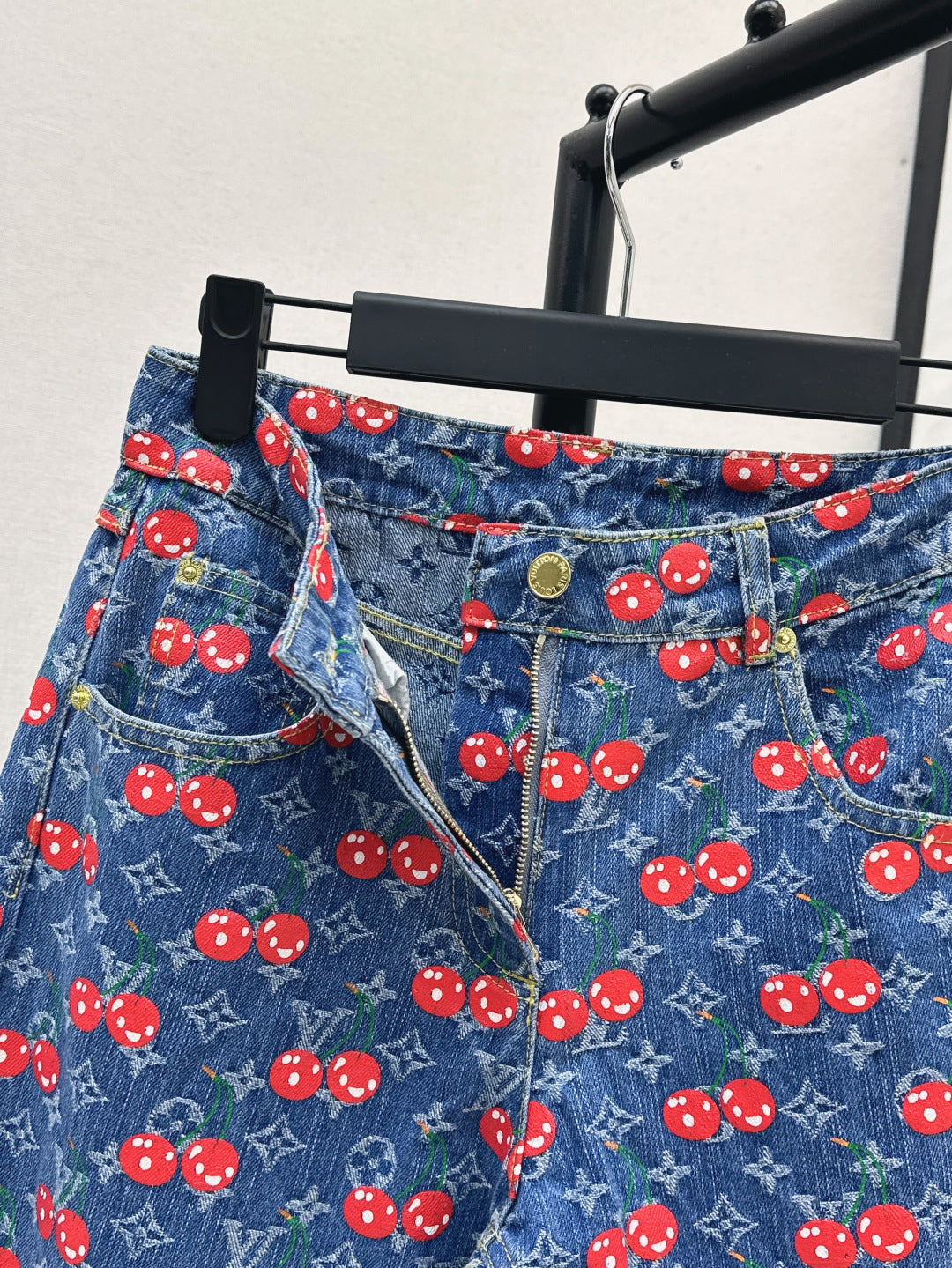 Loui* 25ss monogram cherry jacquard flared jeans