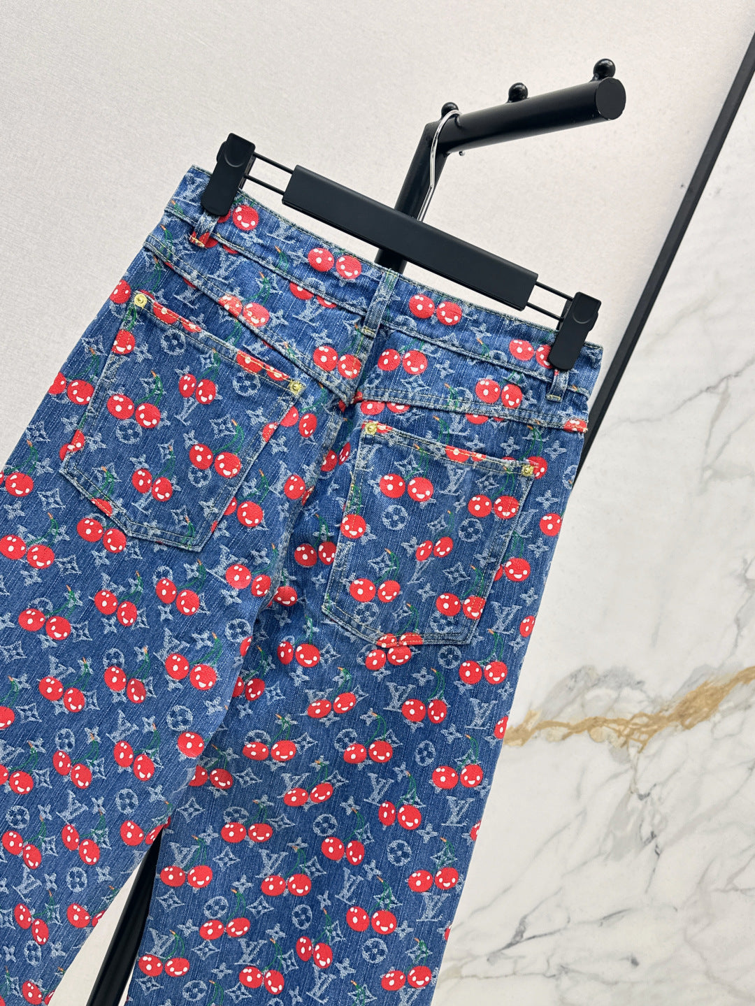 Loui* 25ss monogram cherry jacquard flared jeans