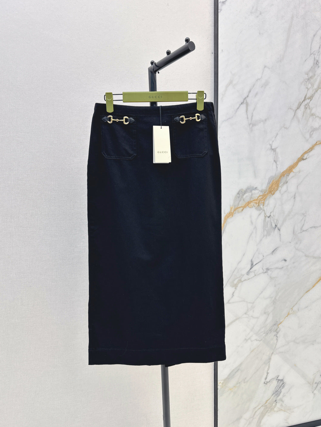 Gu* 25ss denim skirt with horsebit