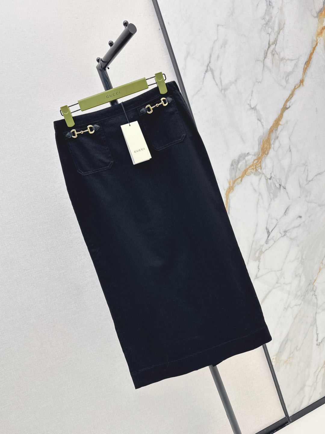 Gu* 25ss denim skirt with horsebit