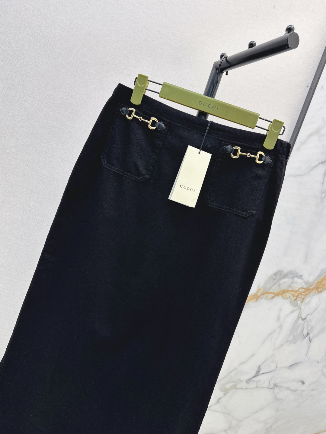 Gu* 25ss denim skirt with horsebit