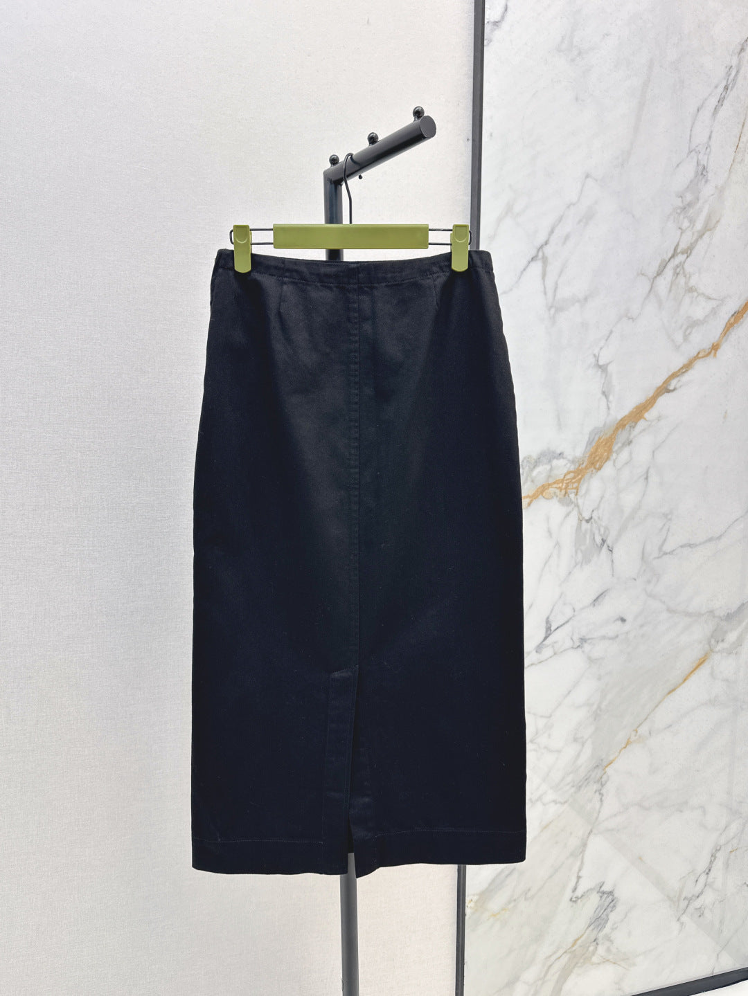 Gu* 25ss denim skirt with horsebit