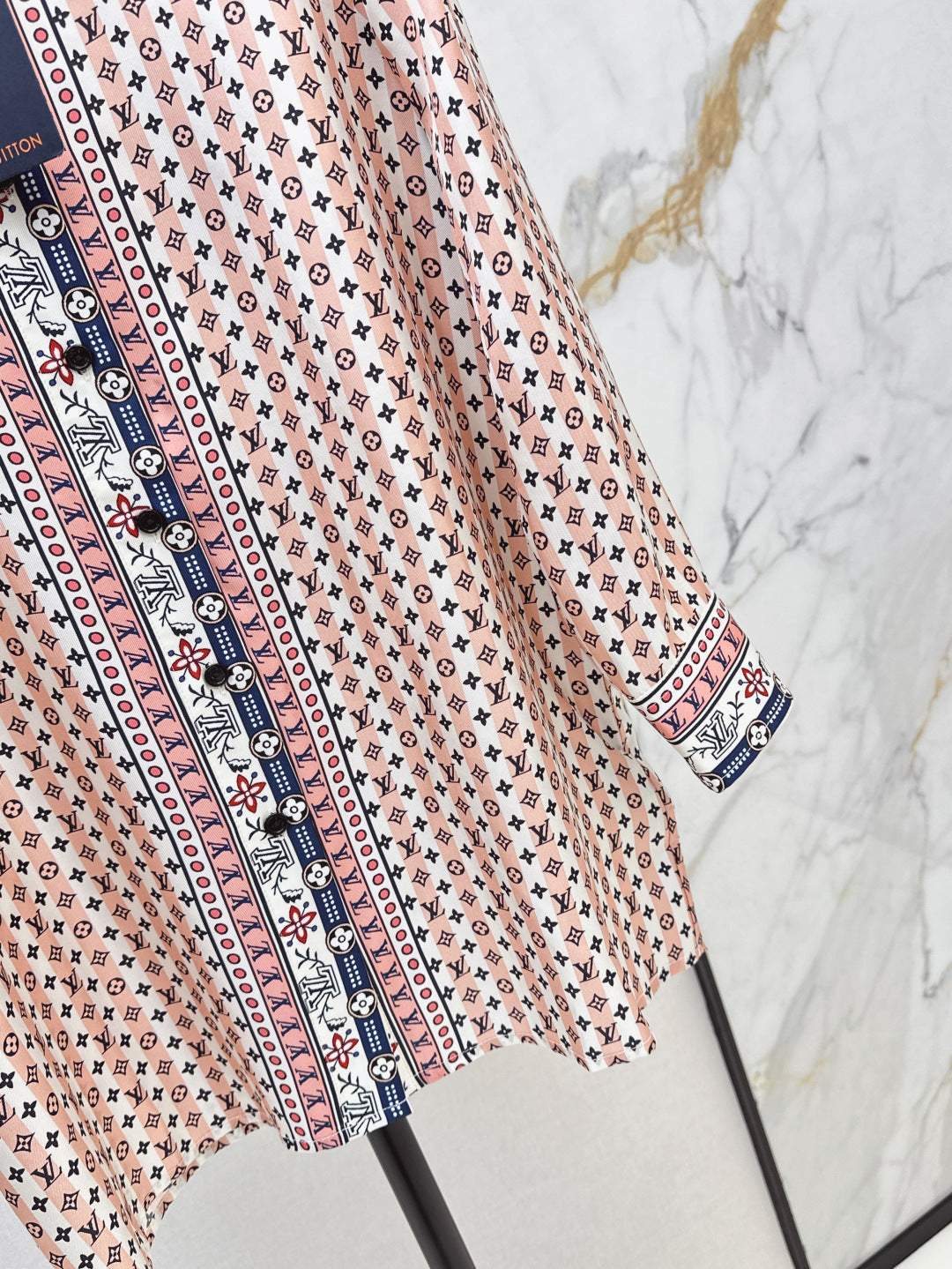 Loui* 25ss scarf print silk shirt