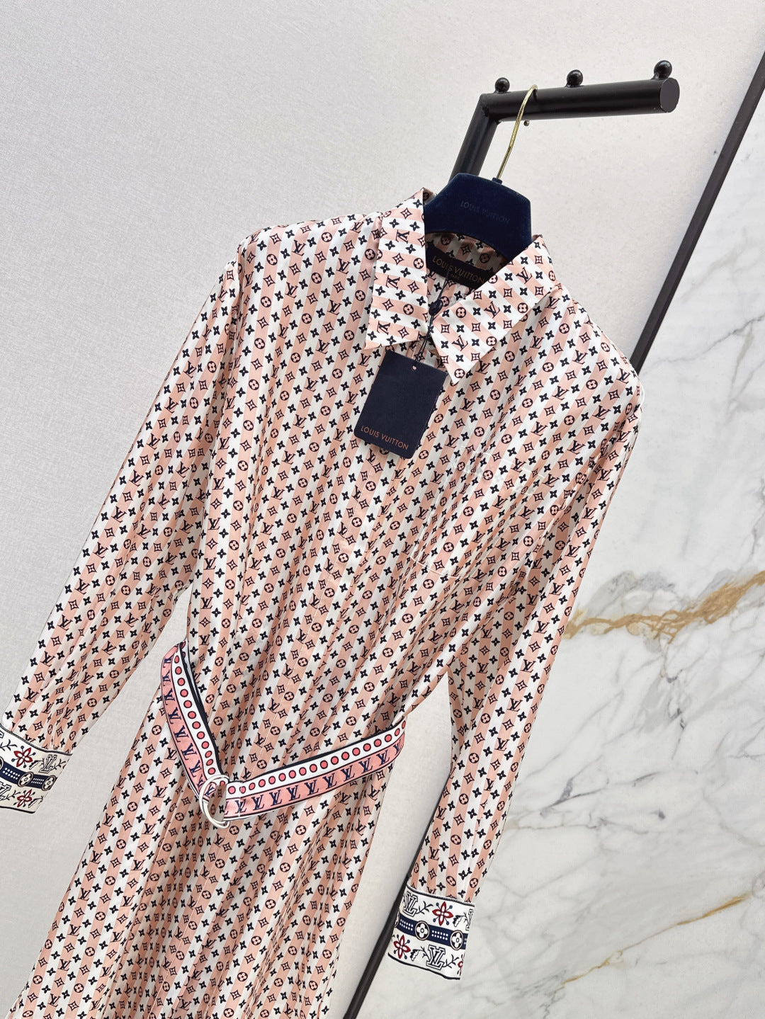 Loui* 25ss scarf print silk shirtdress