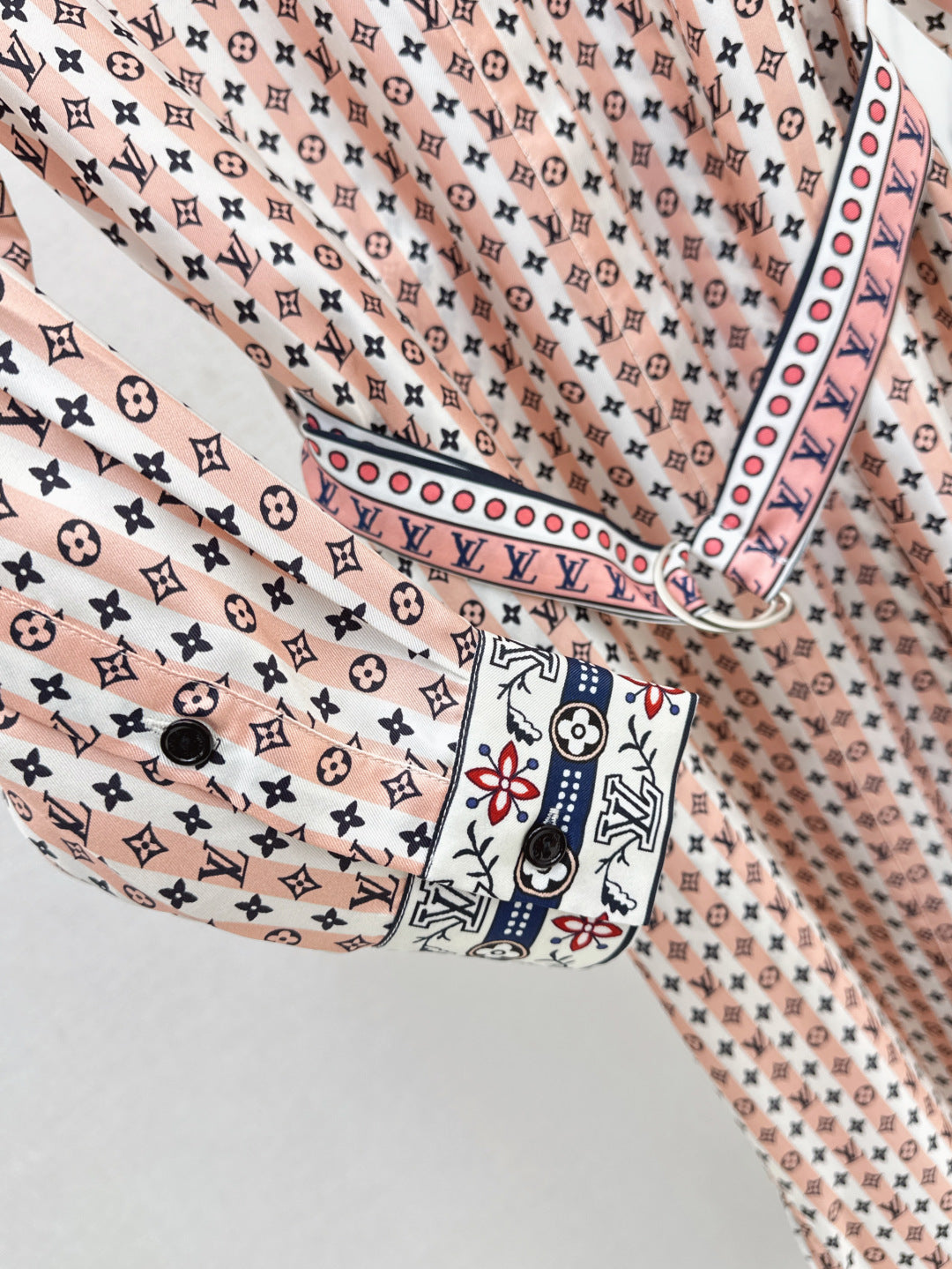 Loui* 25ss scarf print silk shirtdress