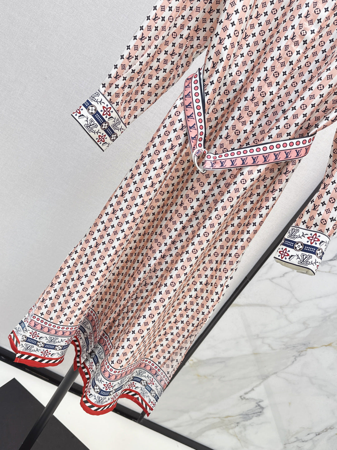 Loui* 25ss scarf print silk shirtdress