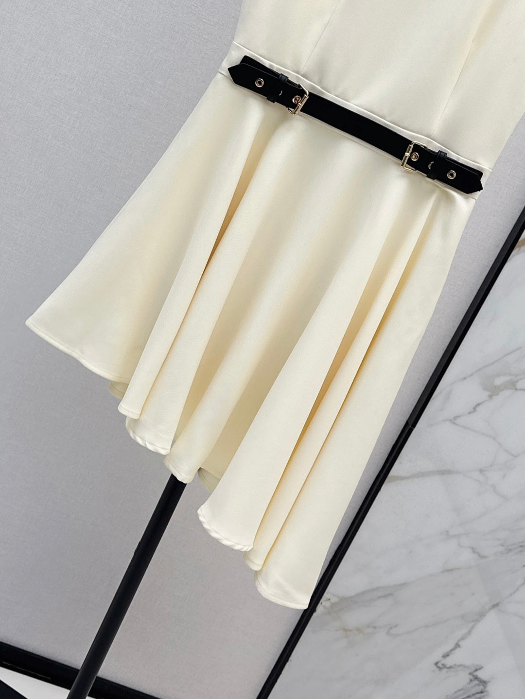 Loui* 25ss shoulder buckle asymmetrical dress