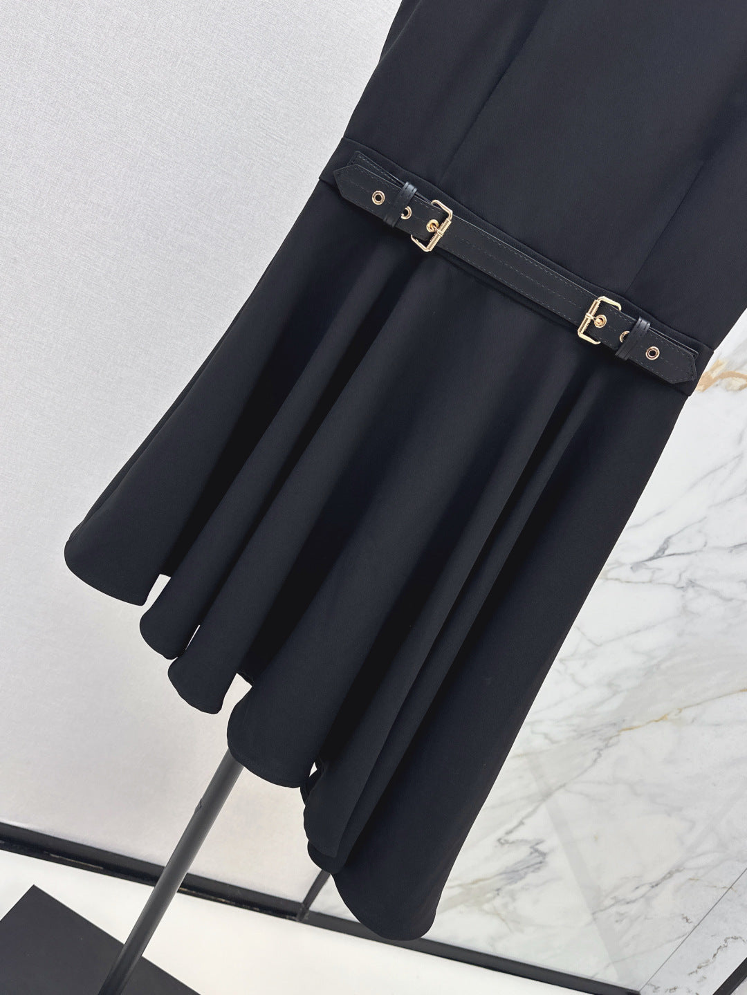 Loui* 25ss shoulder buckle asymmetrical dress