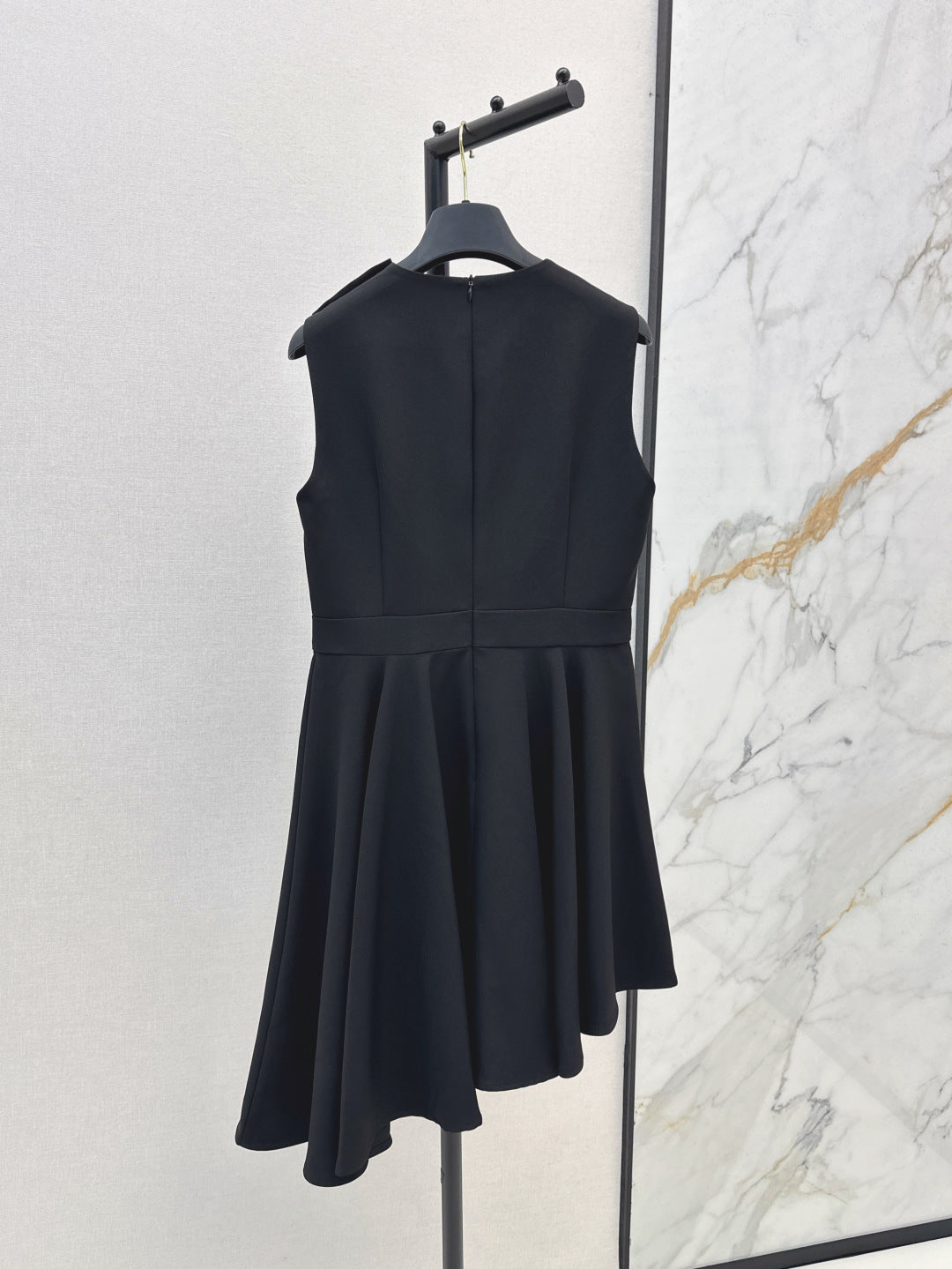 Loui* 25ss shoulder buckle asymmetrical dress
