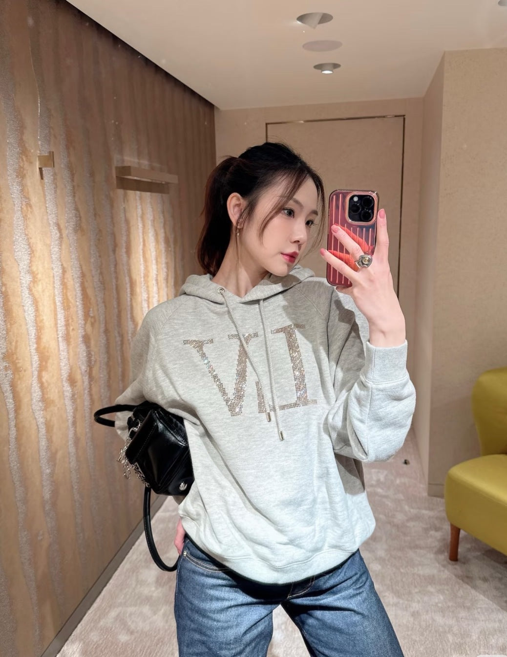 Loui* 25ss rhinestone signature hoodie