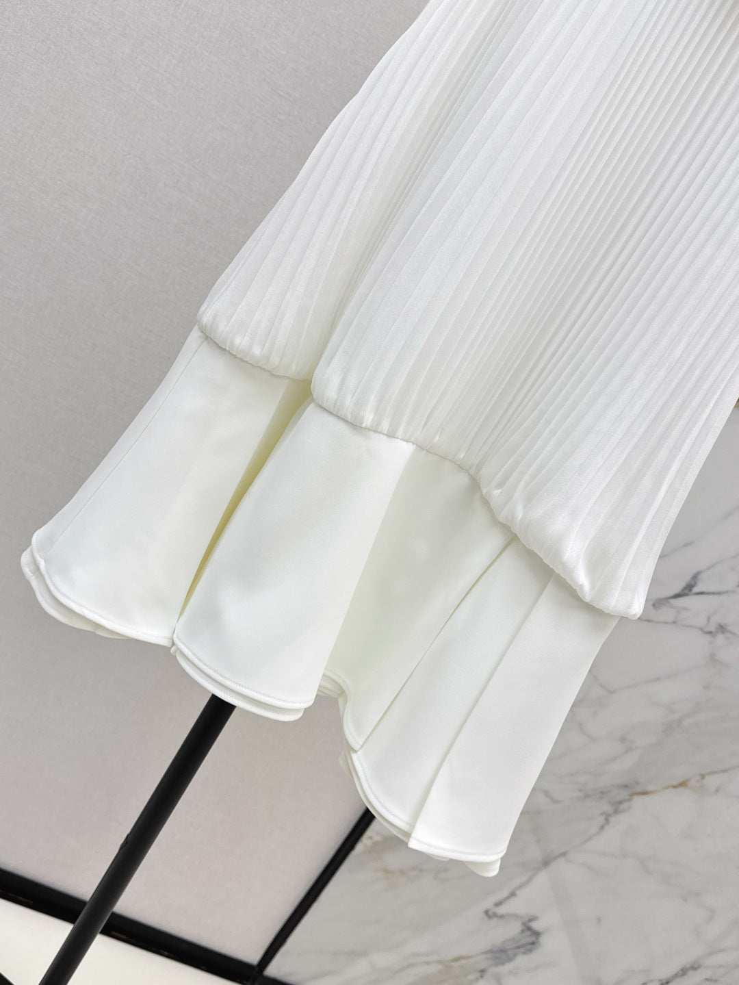 Loe* 25ss ruffled mini dress