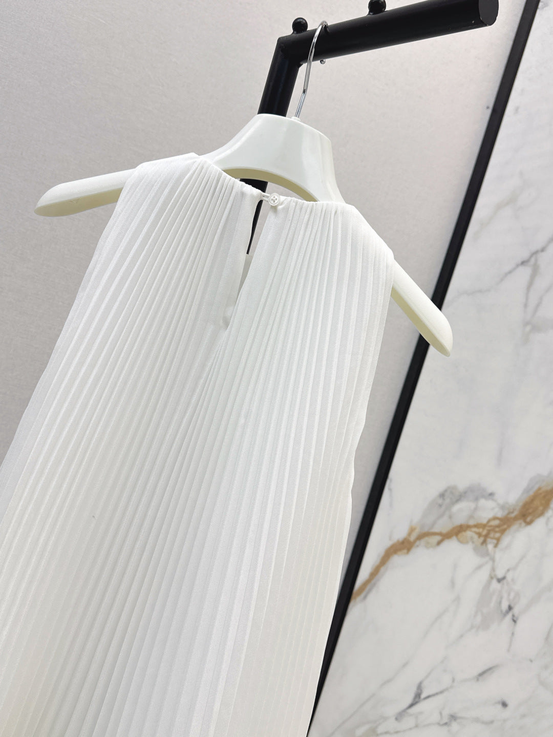 Loe* 25ss ruffled mini dress