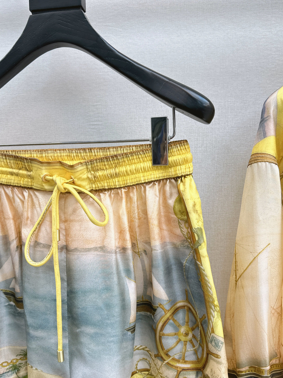 Zim* 25ss print silk shorts