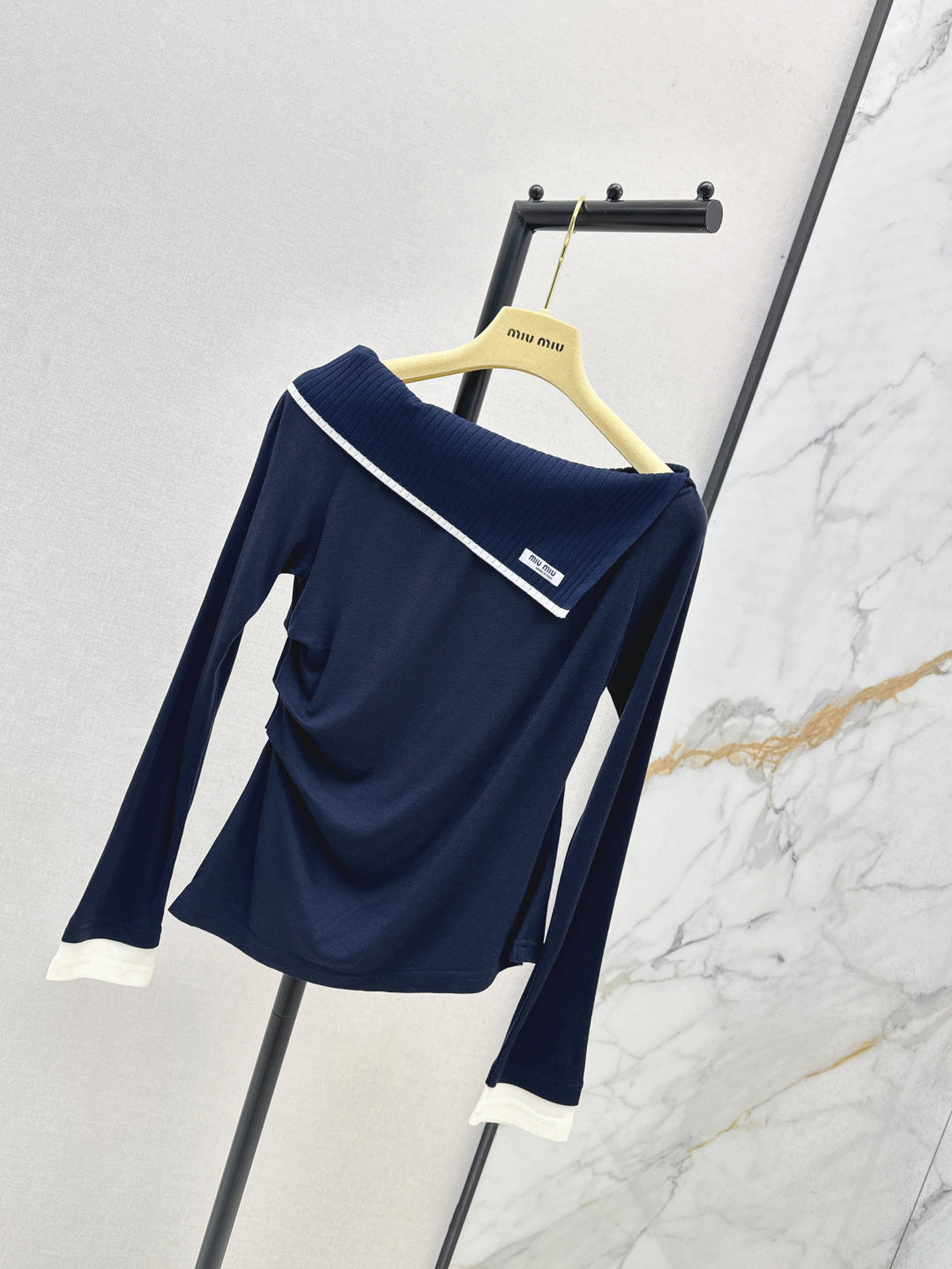 M*u 25fw off shoulder top