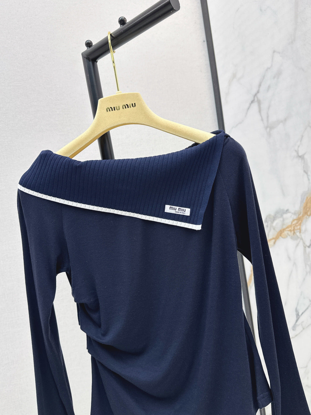 M*u 25fw off shoulder top