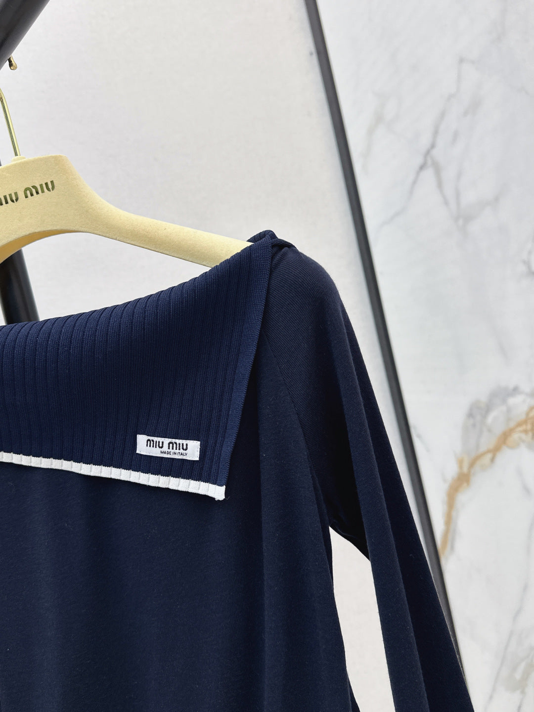 M*u 25fw off shoulder top