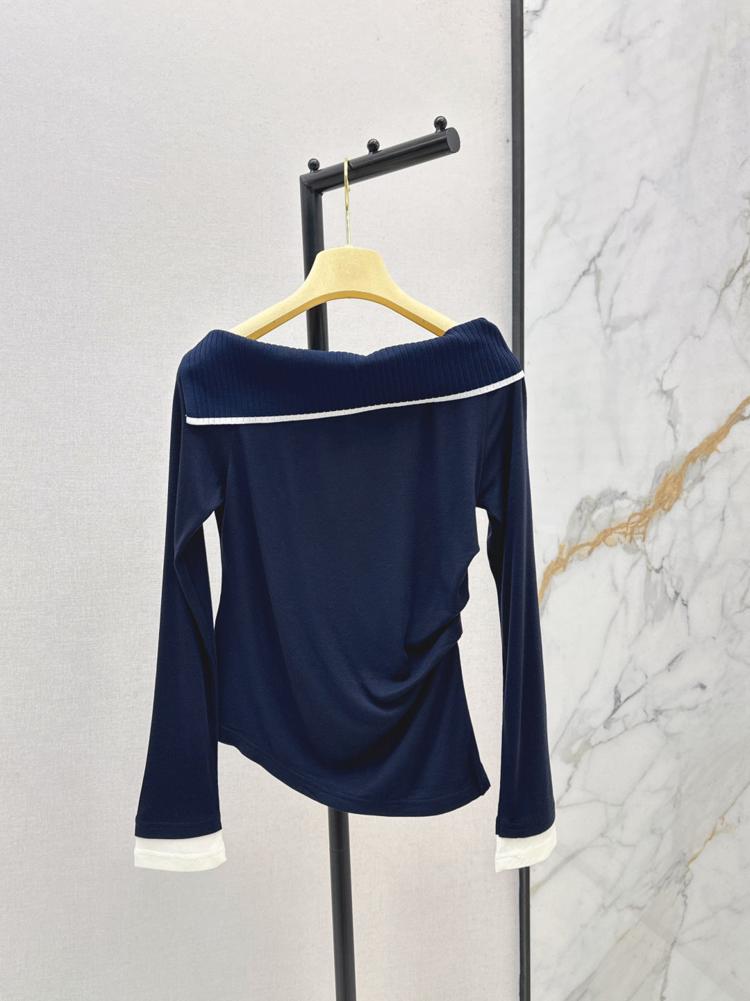 M*u 25fw off shoulder top