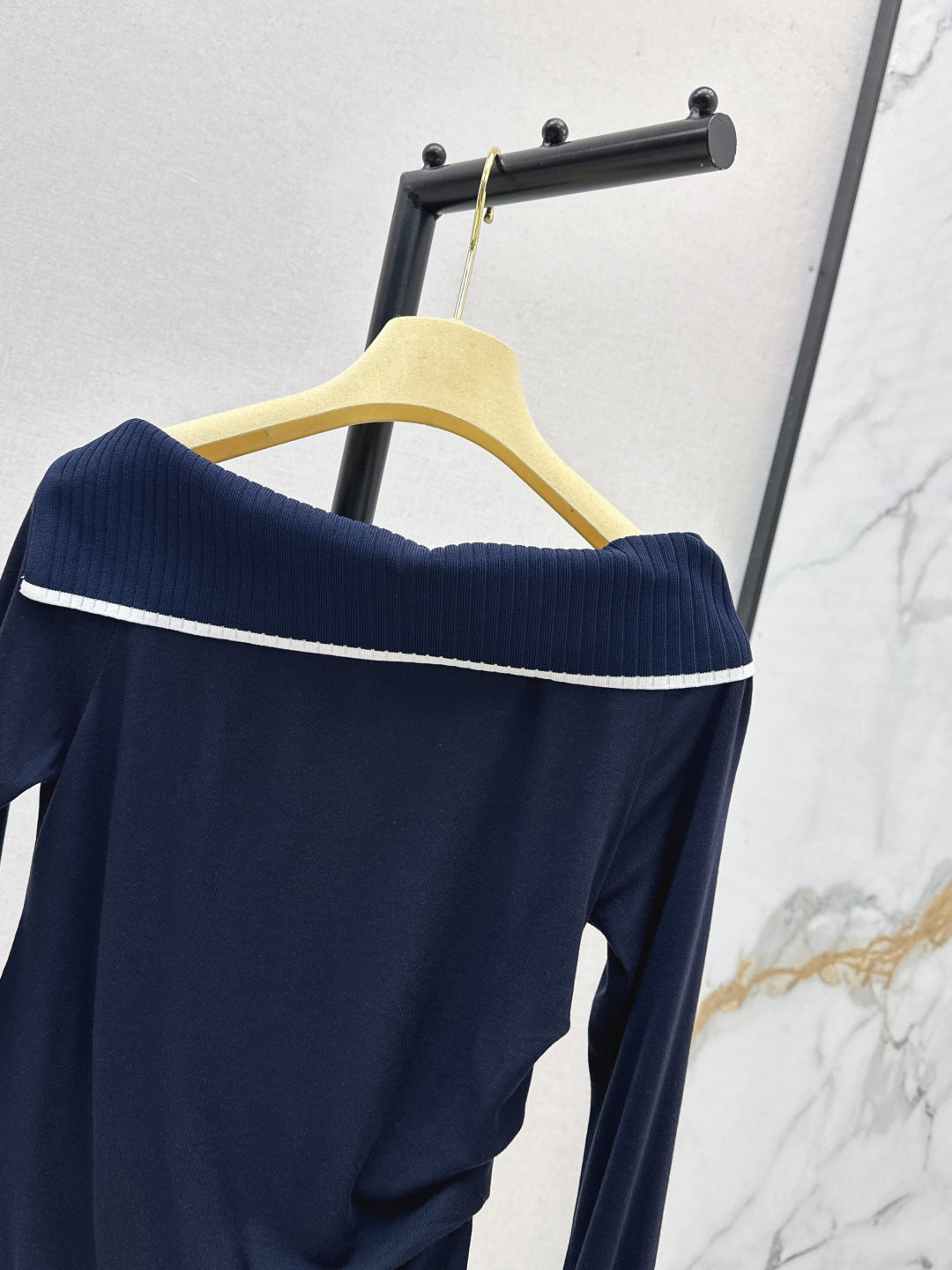 M*u 25fw off shoulder top