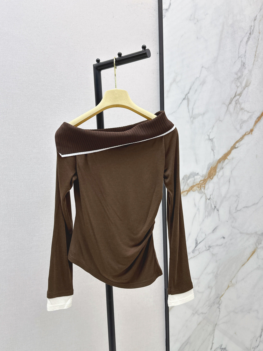 M*u 25fw off shoulder top