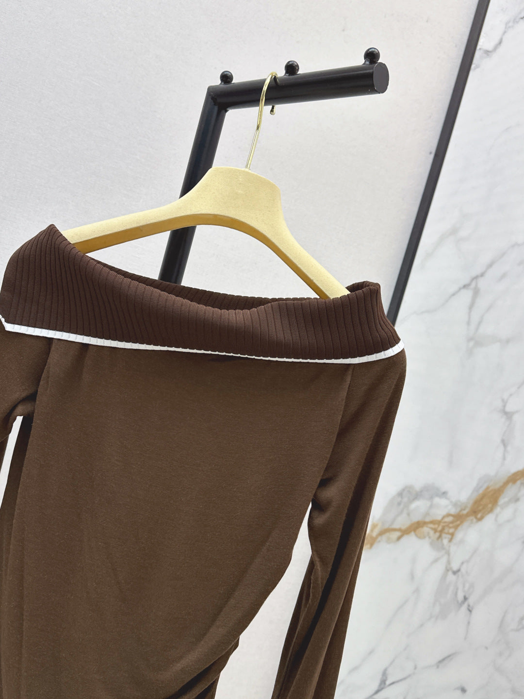 M*u 25fw off shoulder top