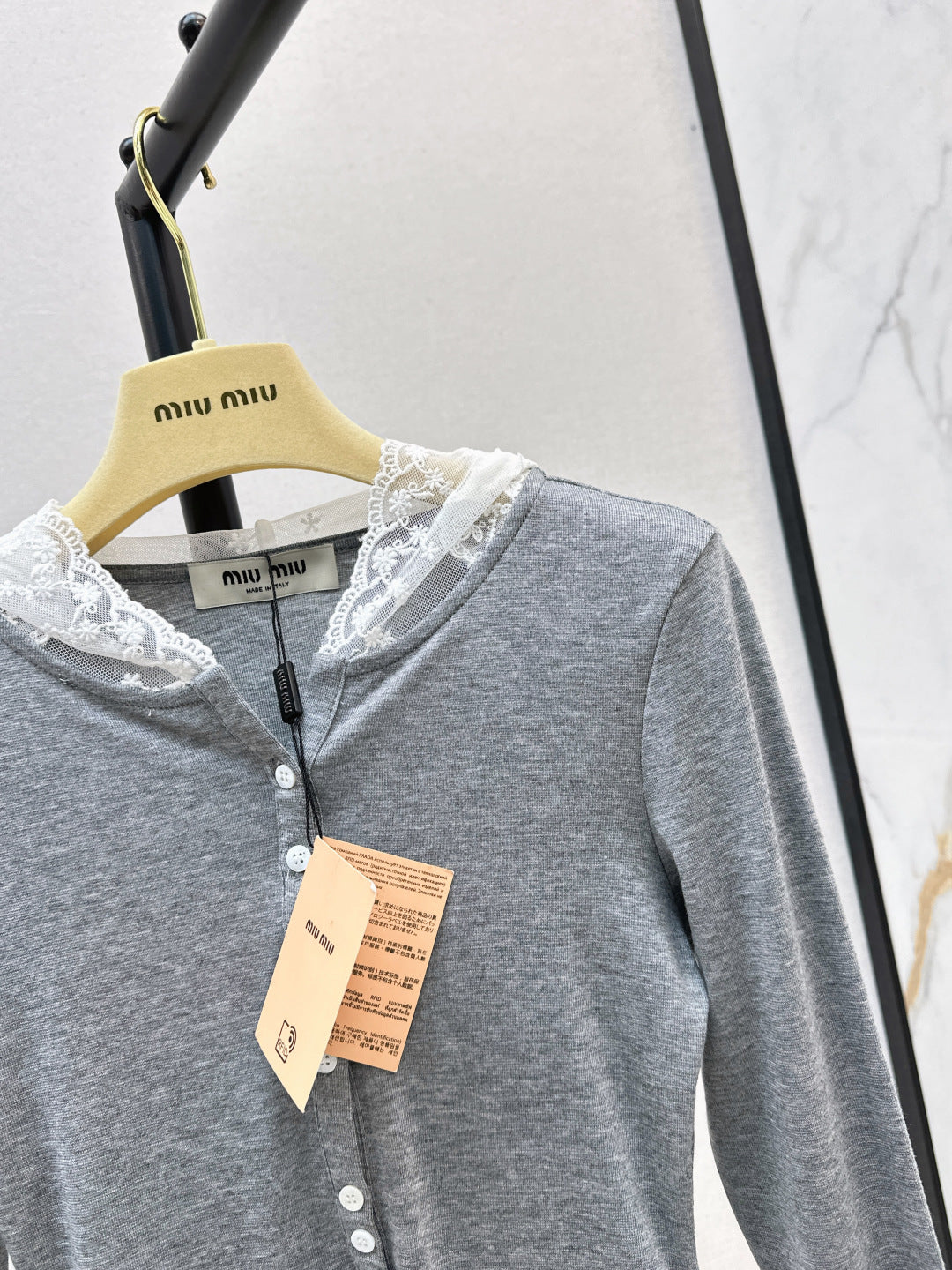 M*u 25fw botton cardingan