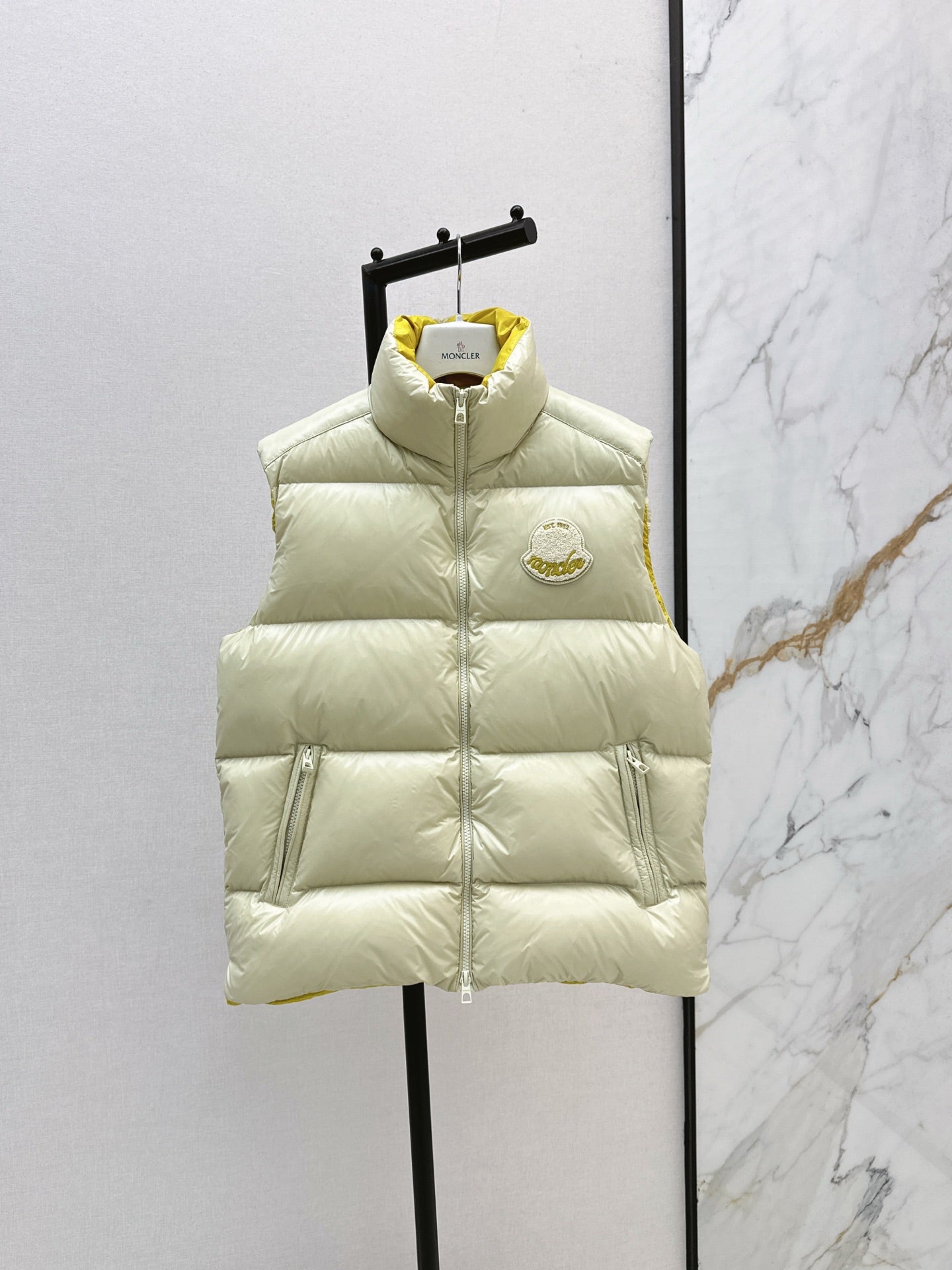 Monc* 25fw vest jacket