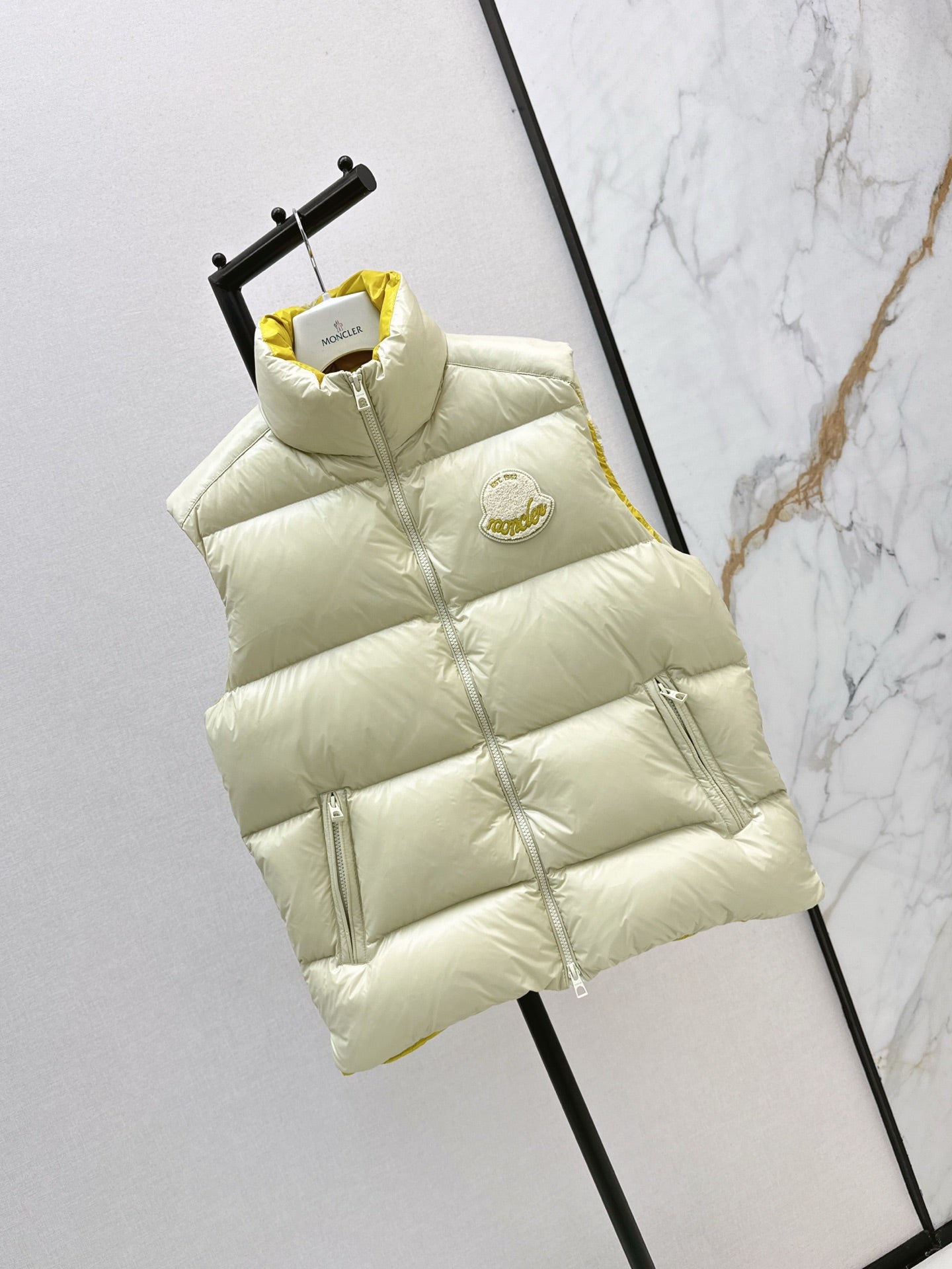 Monc* 25fw vest jacket