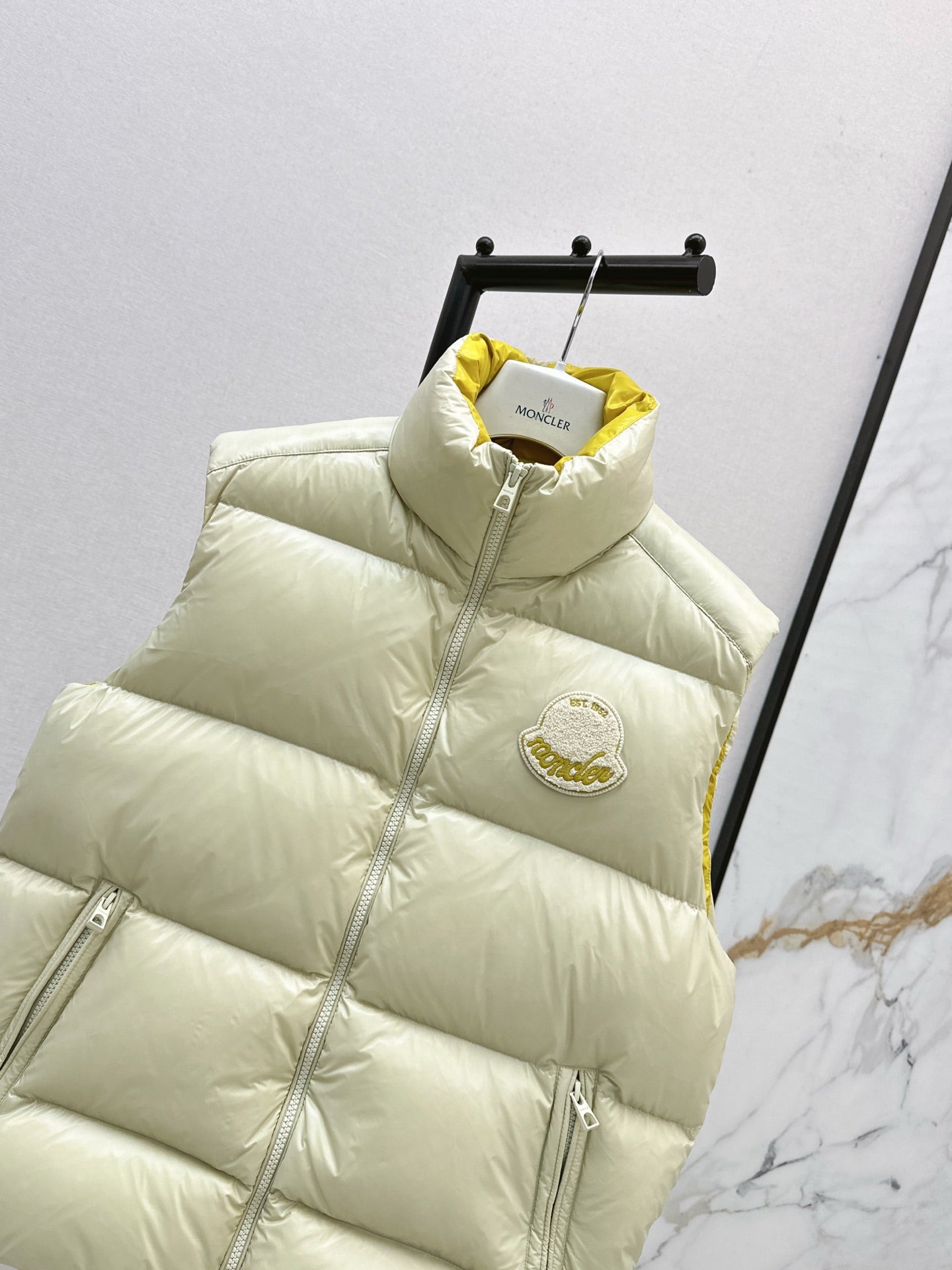 Monc* 25fw vest jacket