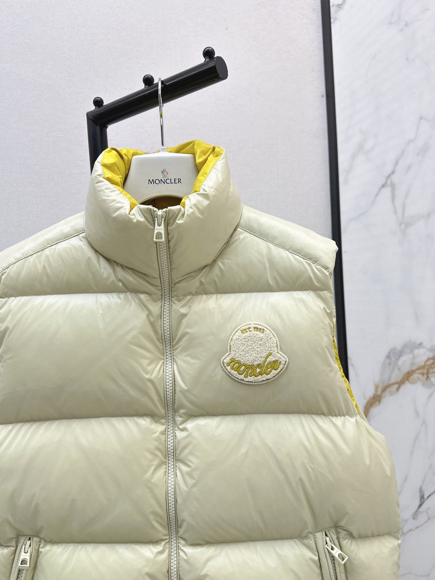 Monc* 25fw vest jacket