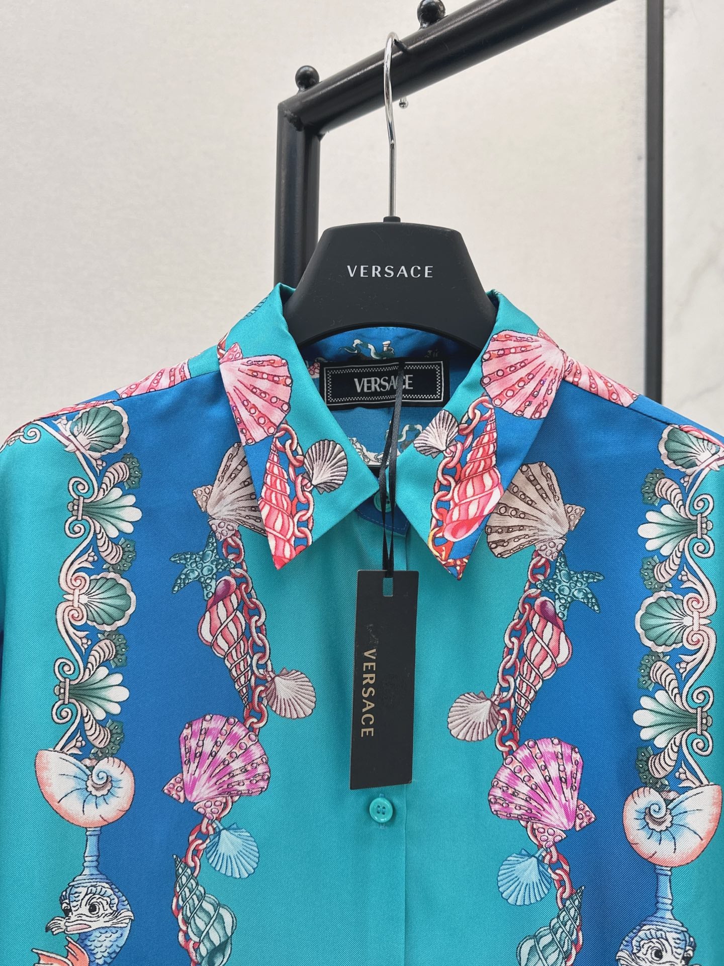 Versa* 25fw silk shirt