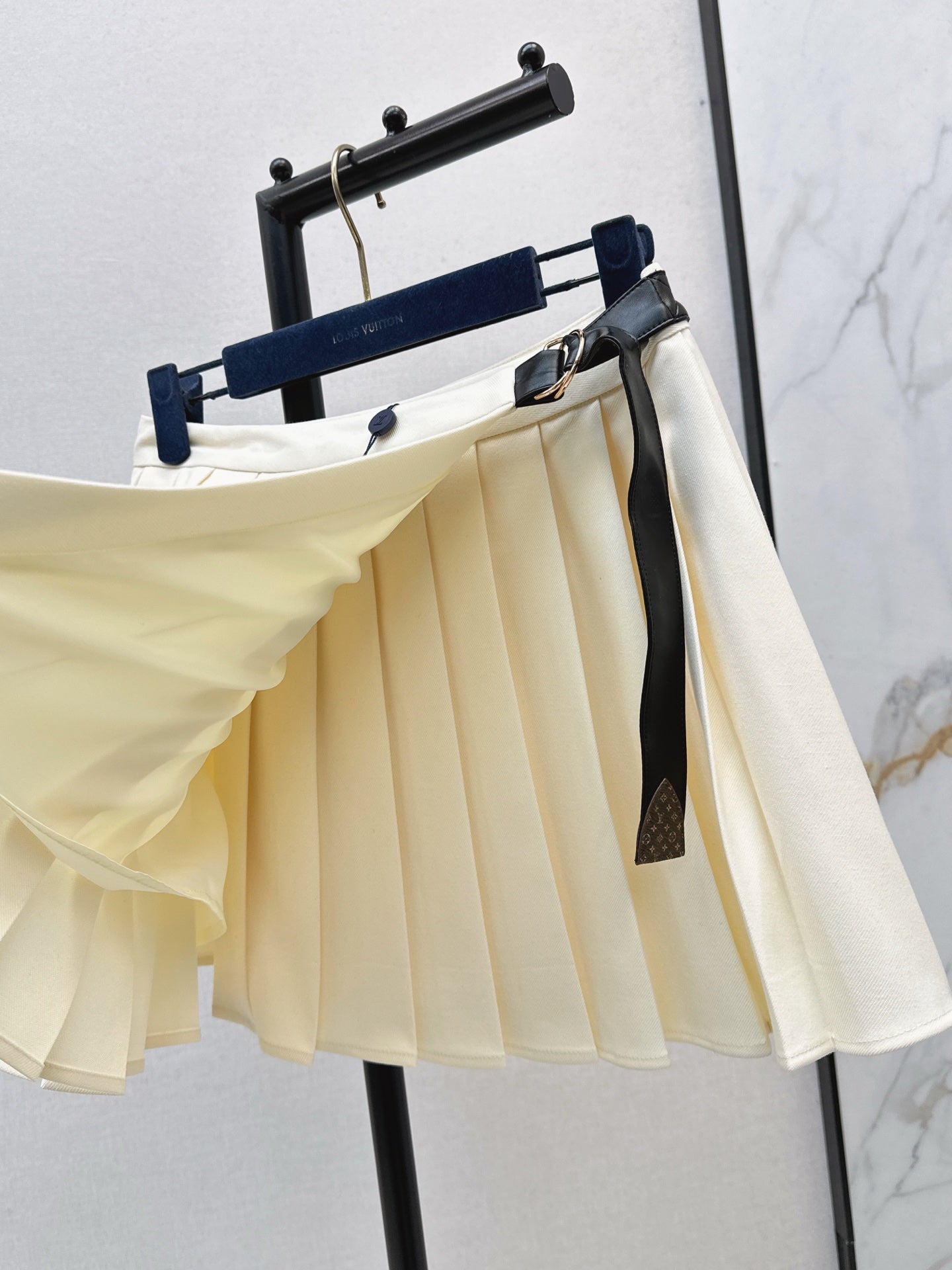 Loui* 25fw pleated skirt