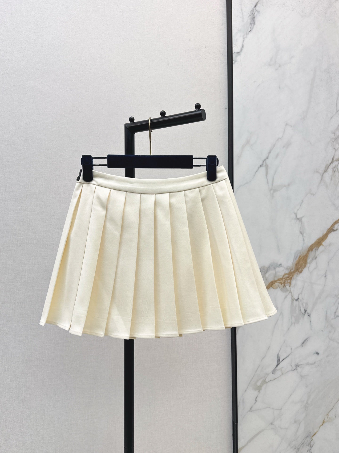 Loui* 25fw pleated skirt
