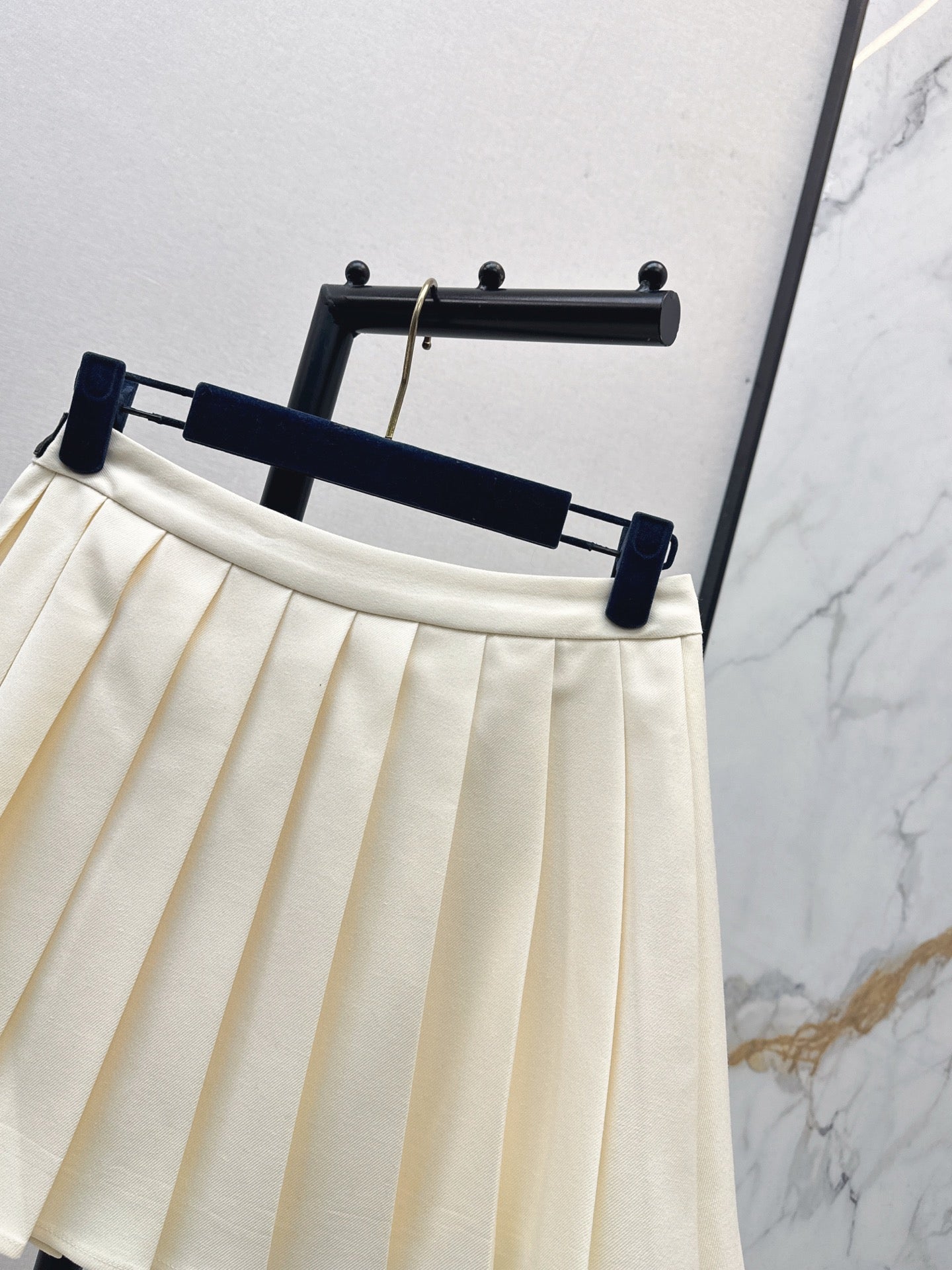 Loui* 25fw pleated skirt