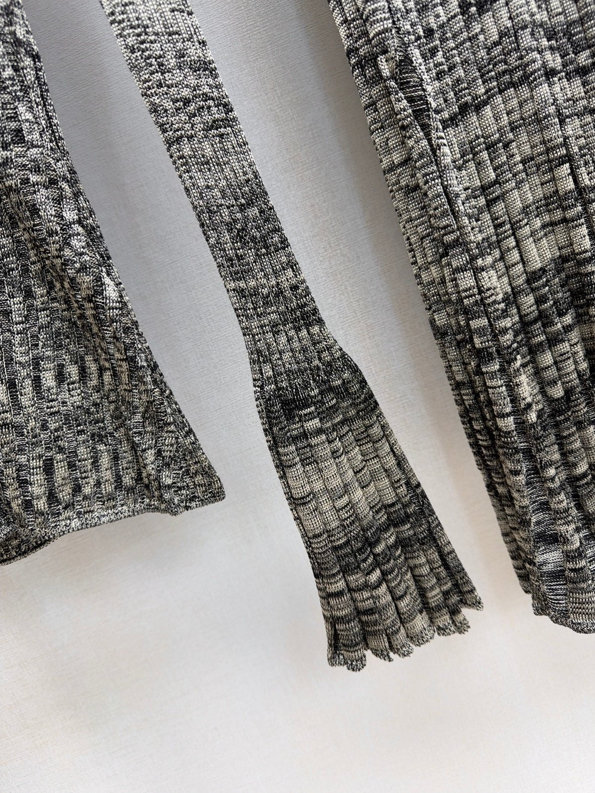 Zim* 25fw knitted top