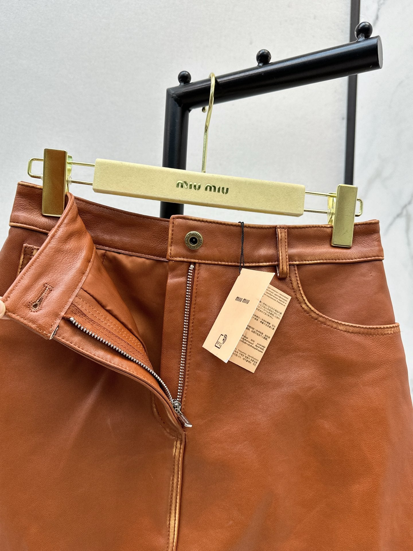 M*u 25fw leather skirt