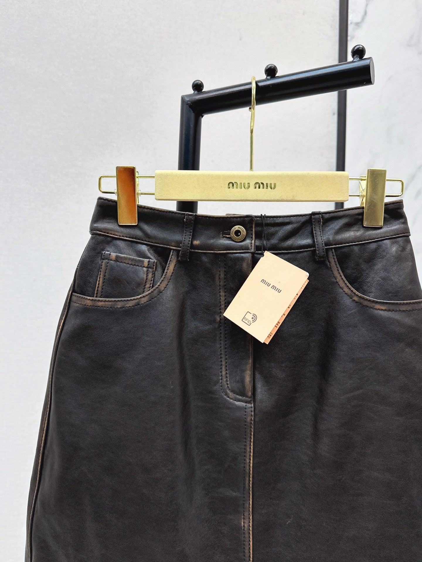 M*u 25fw leather skirt