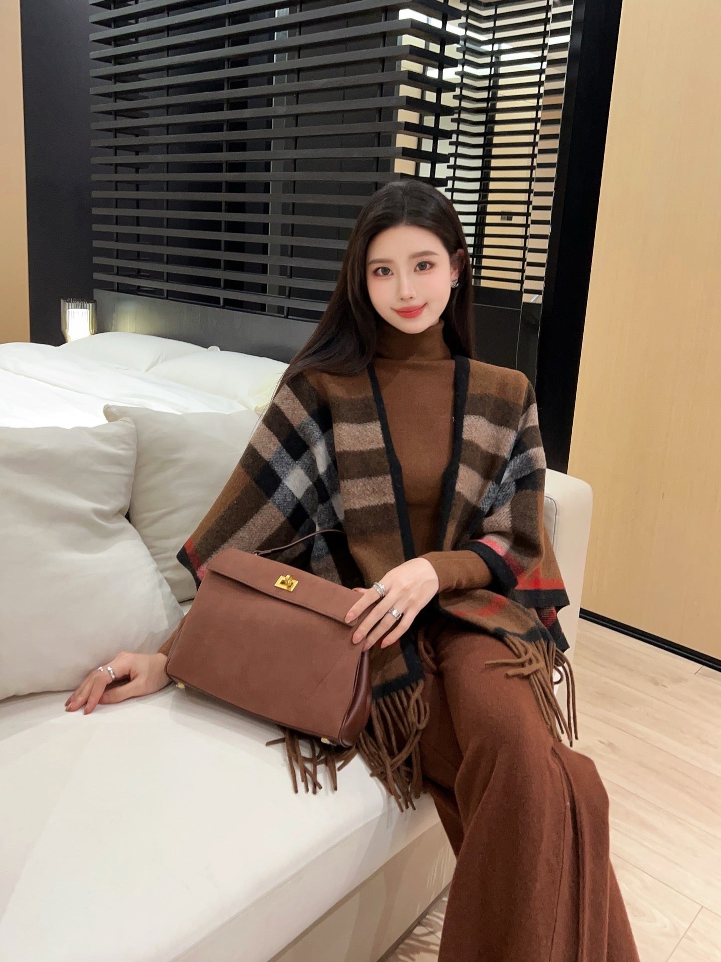 Bur* 25fw Wool shawl cape