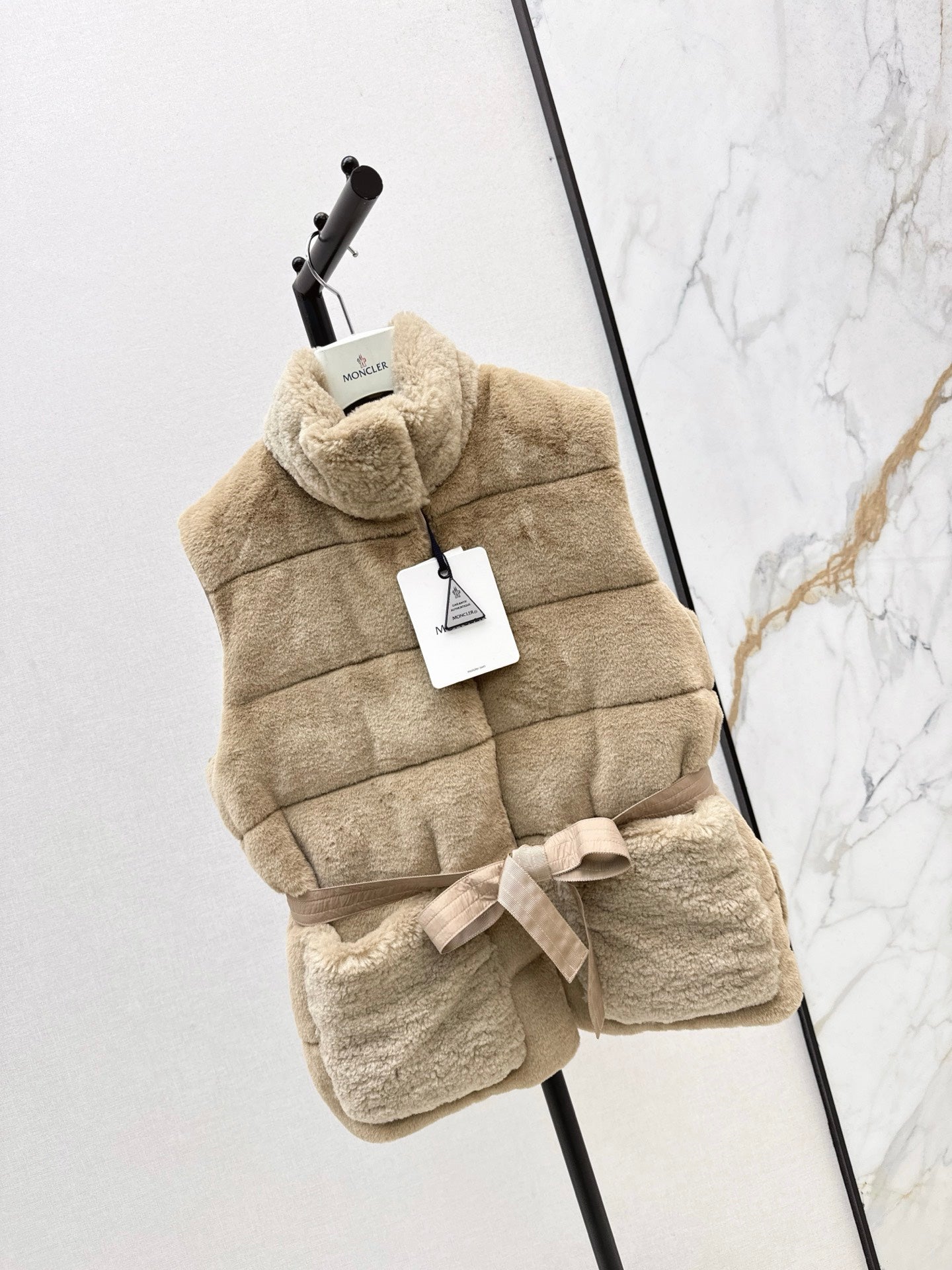 Monc* 25fw down vest