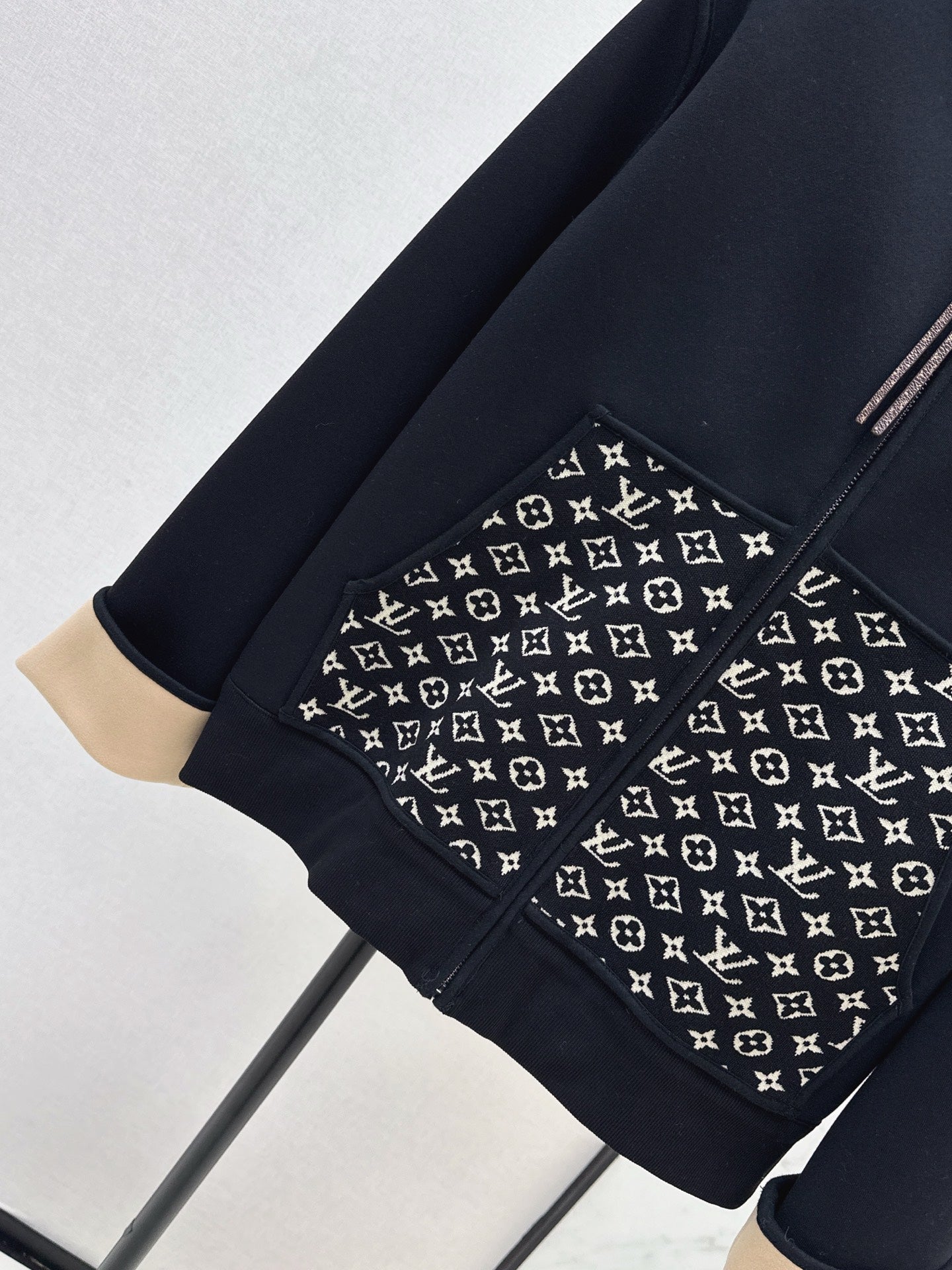 Loui* 25fw sweatshirt jacket