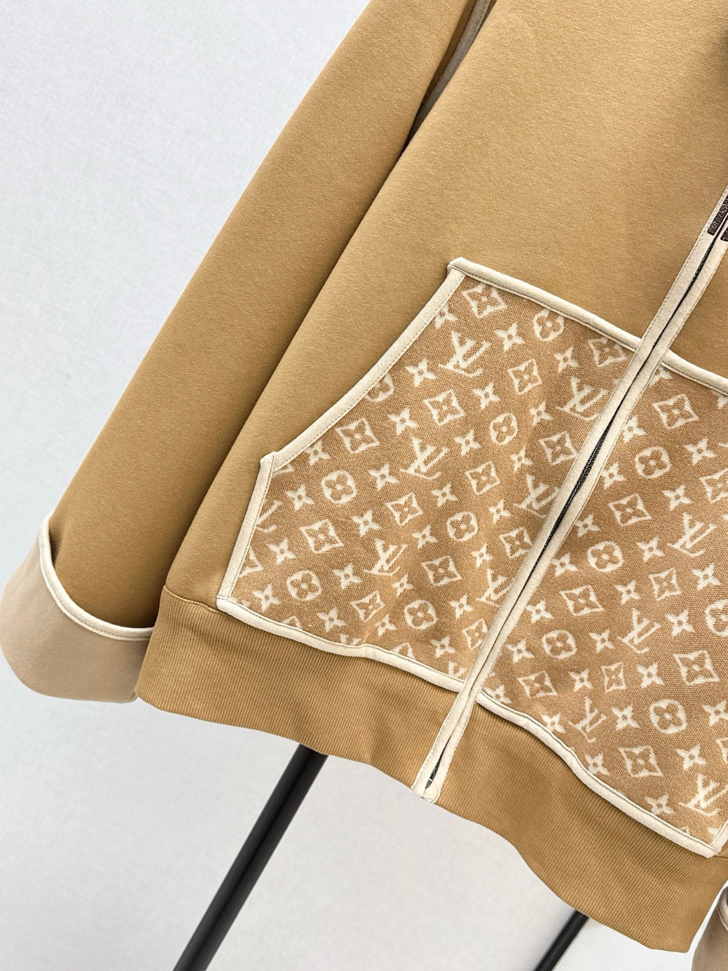 Loui* 25fw sweatshirt jacket