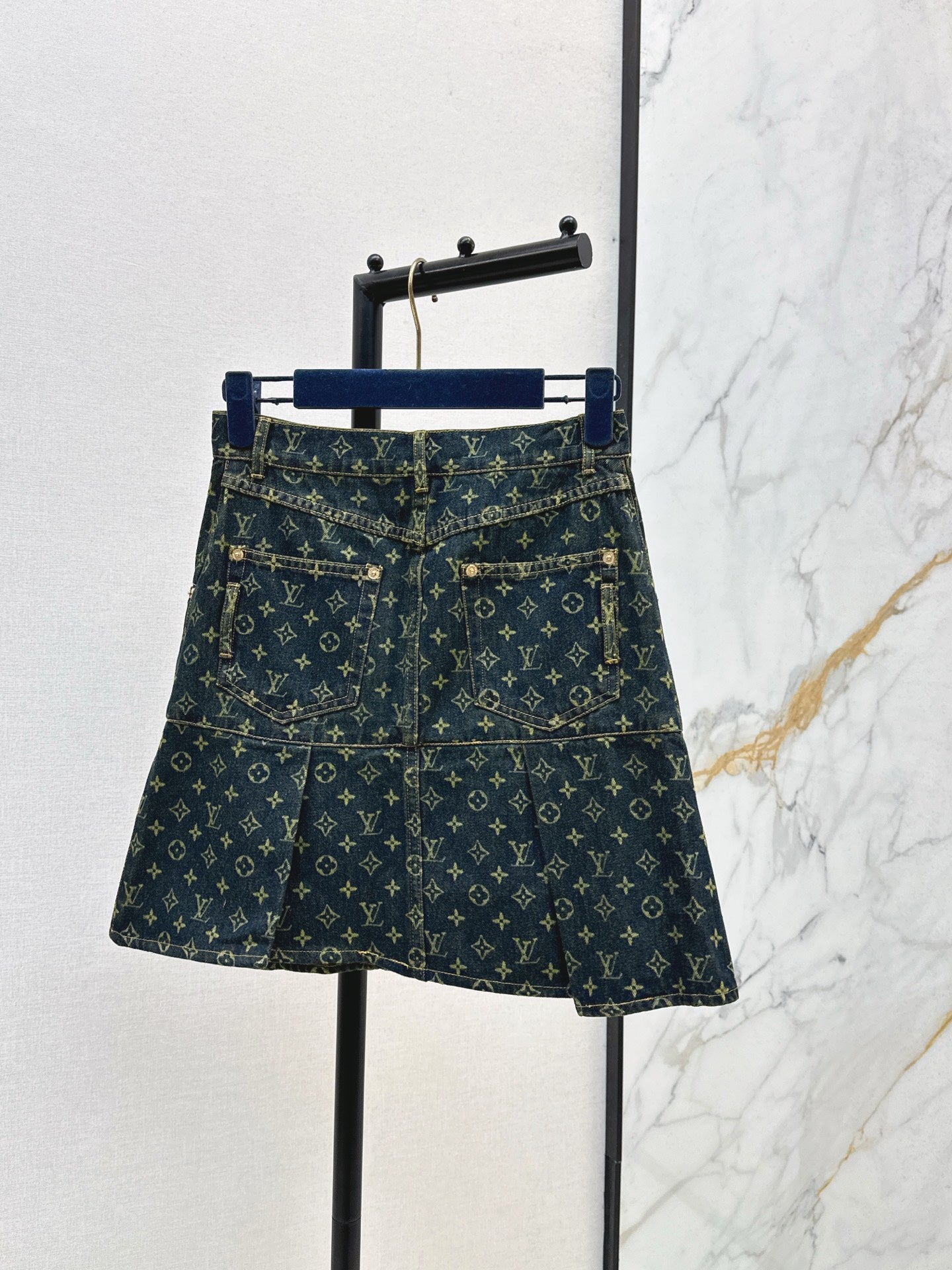 Loui* 25fw denim skirt