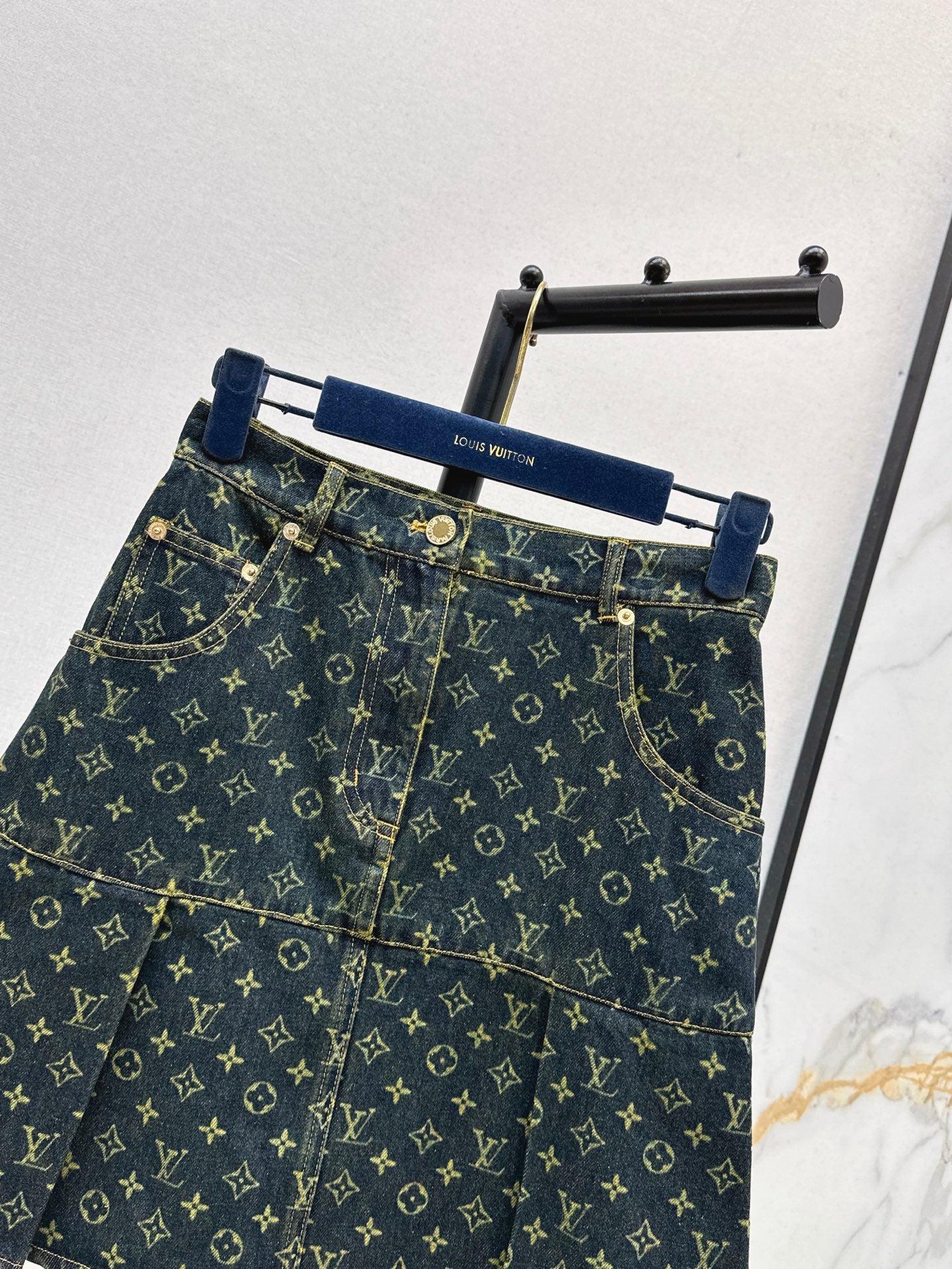 Loui* 25fw denim skirt
