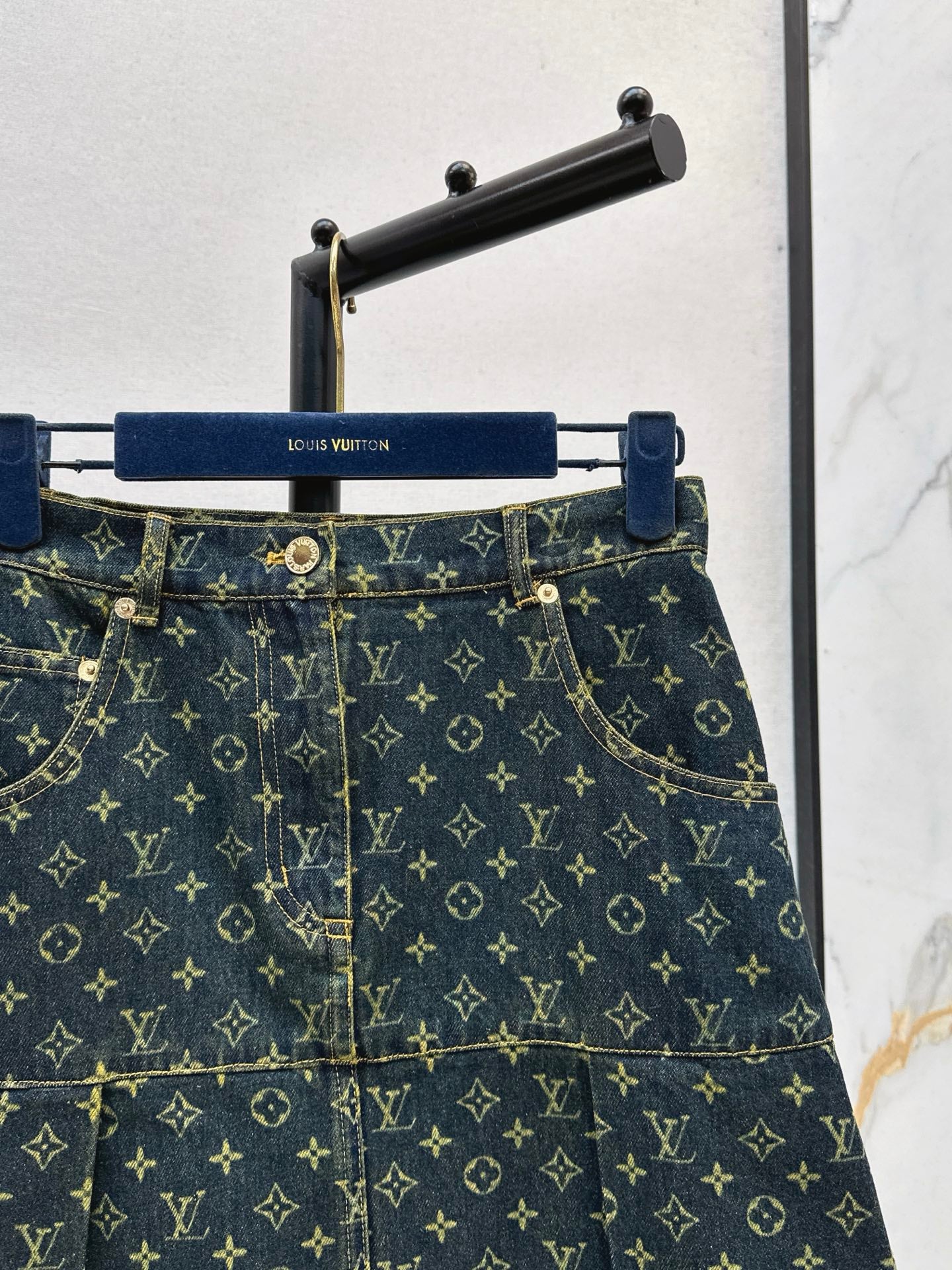 Loui* 25fw denim skirt