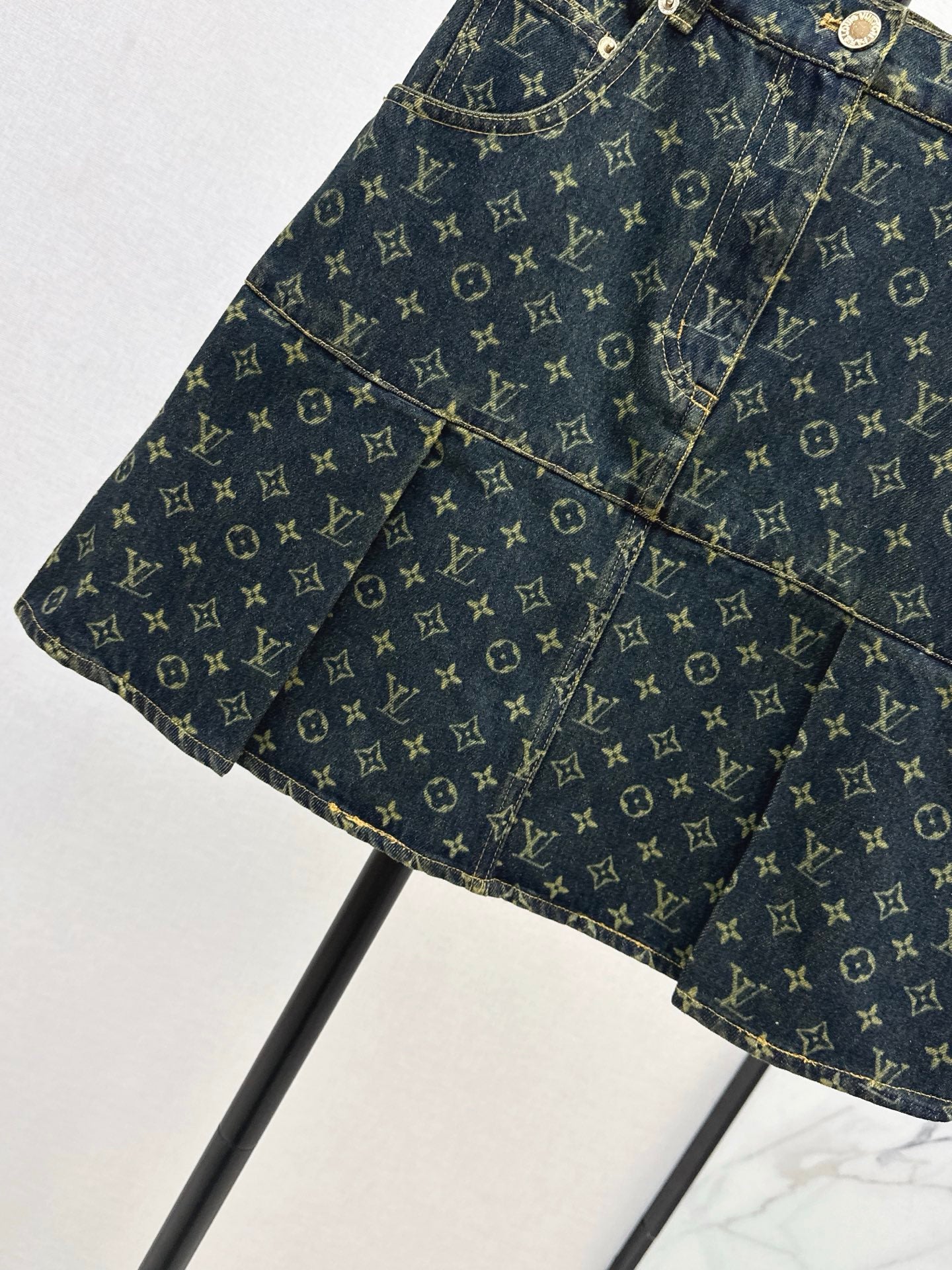 Loui* 25fw denim skirt