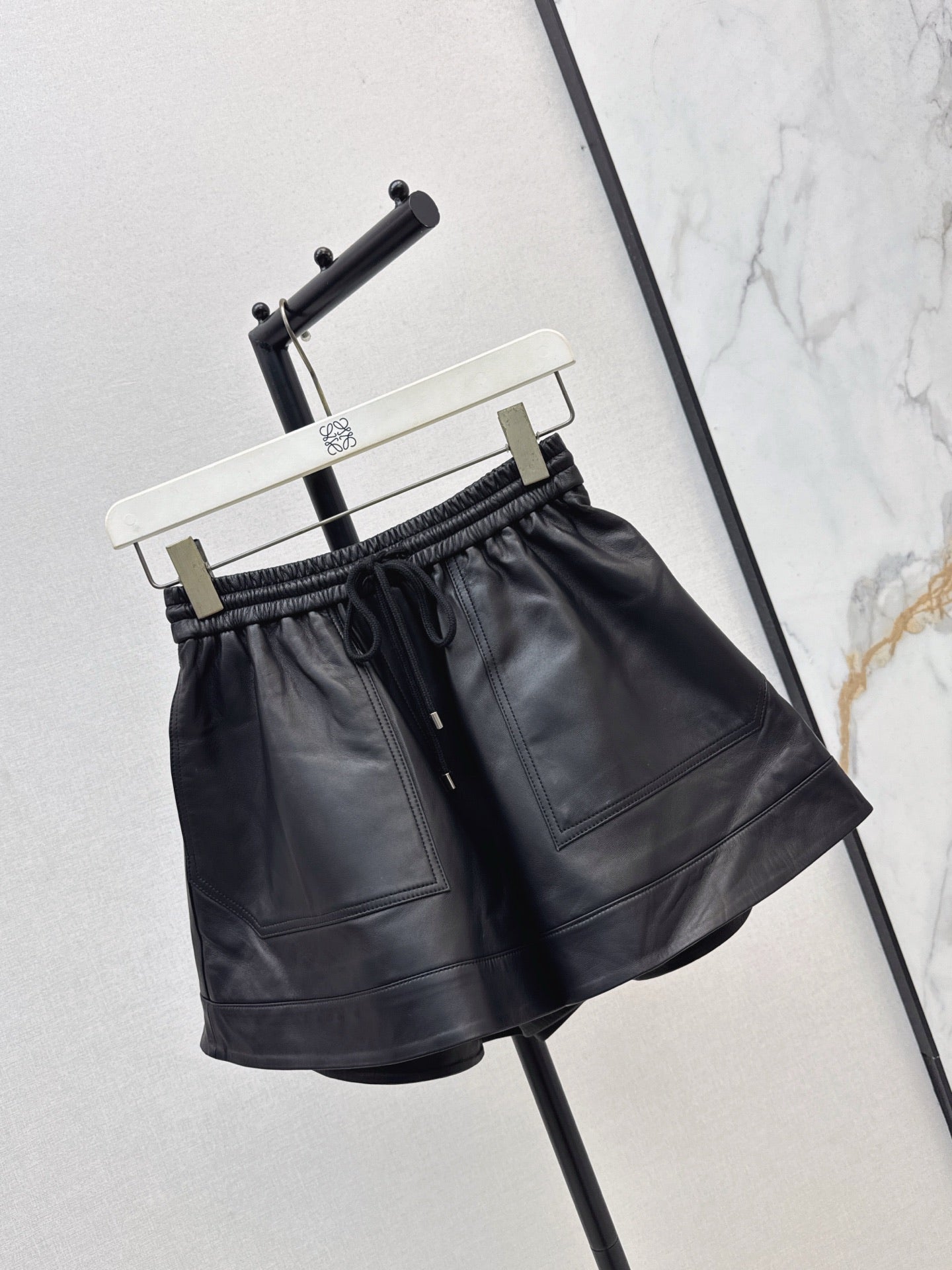Loew* 25fw sheepskin short