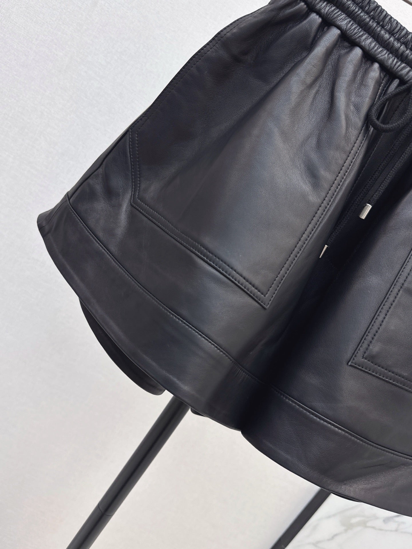 Loew* 25fw sheepskin short